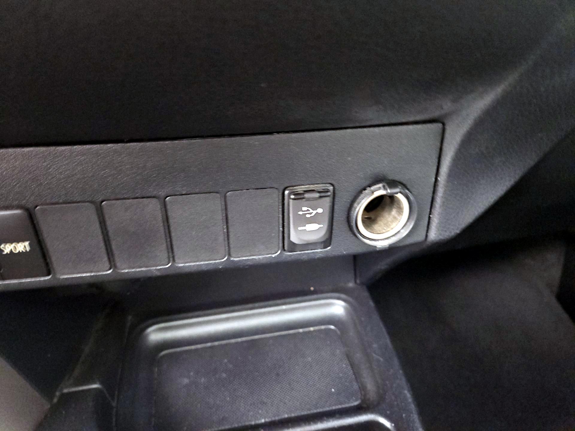 Thumbnail: 2013 Toyota RAV4 - 18