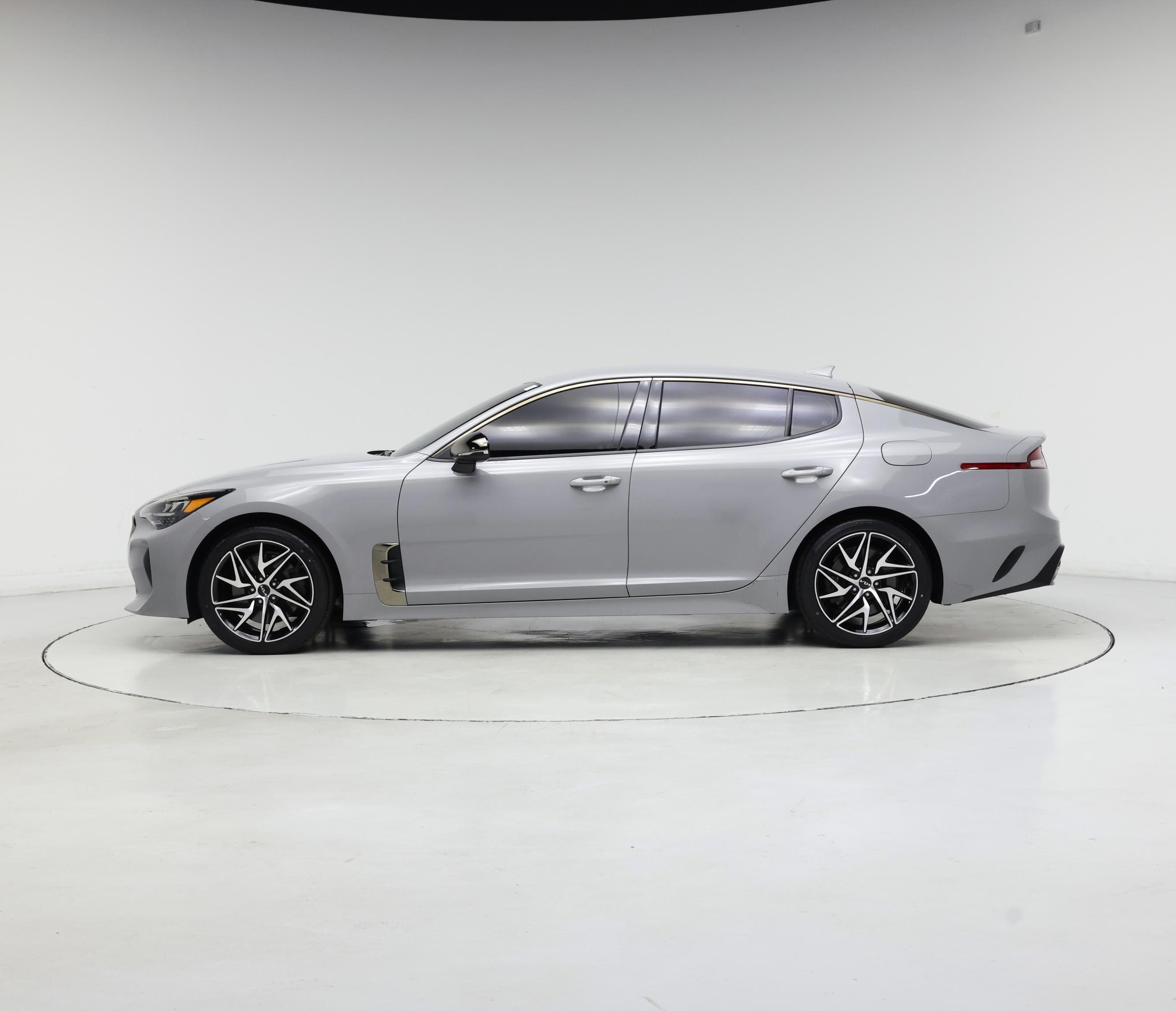 Thumbnail: 2022 Kia Stinger - 3