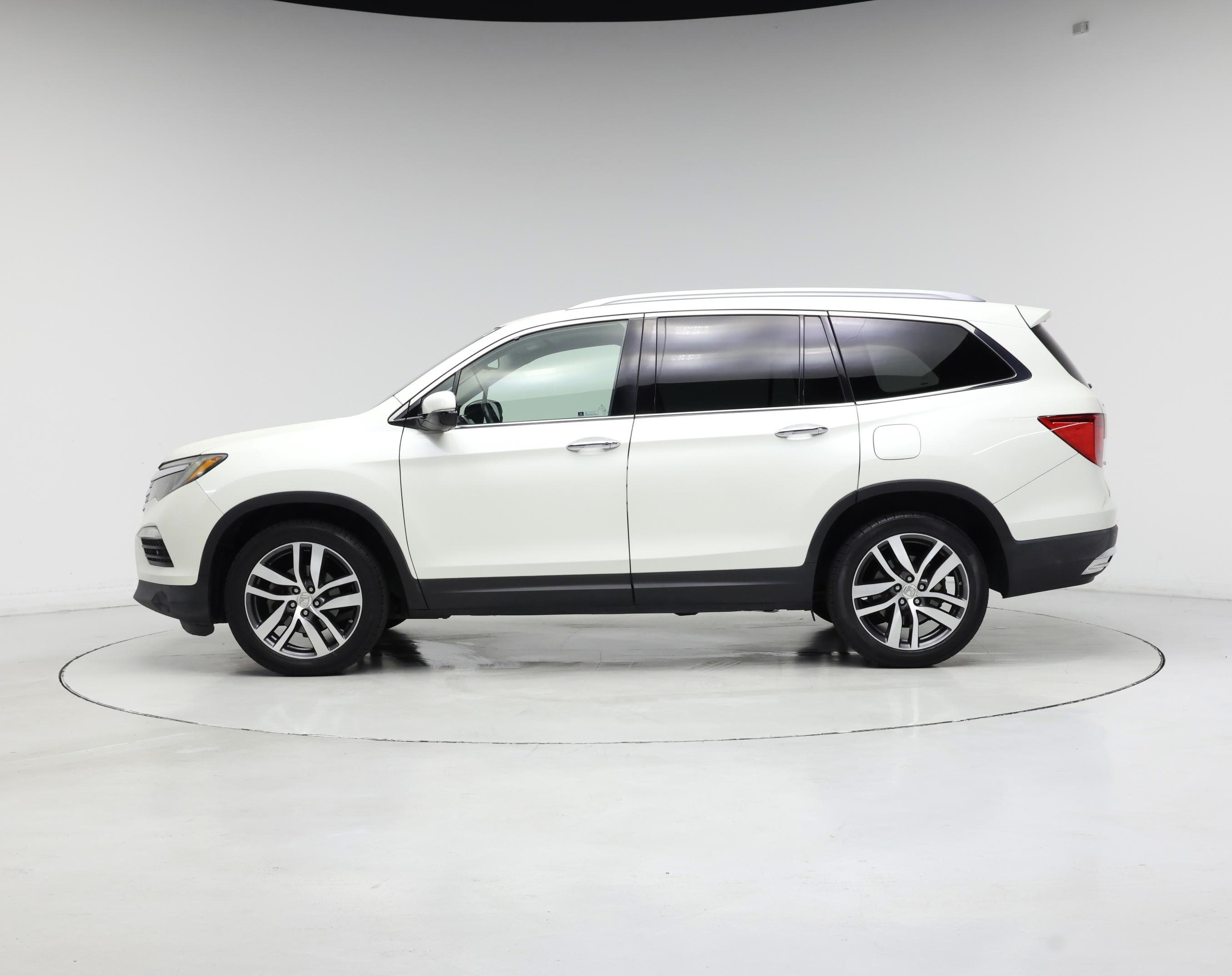 Thumbnail: 2018 Honda Pilot - 3