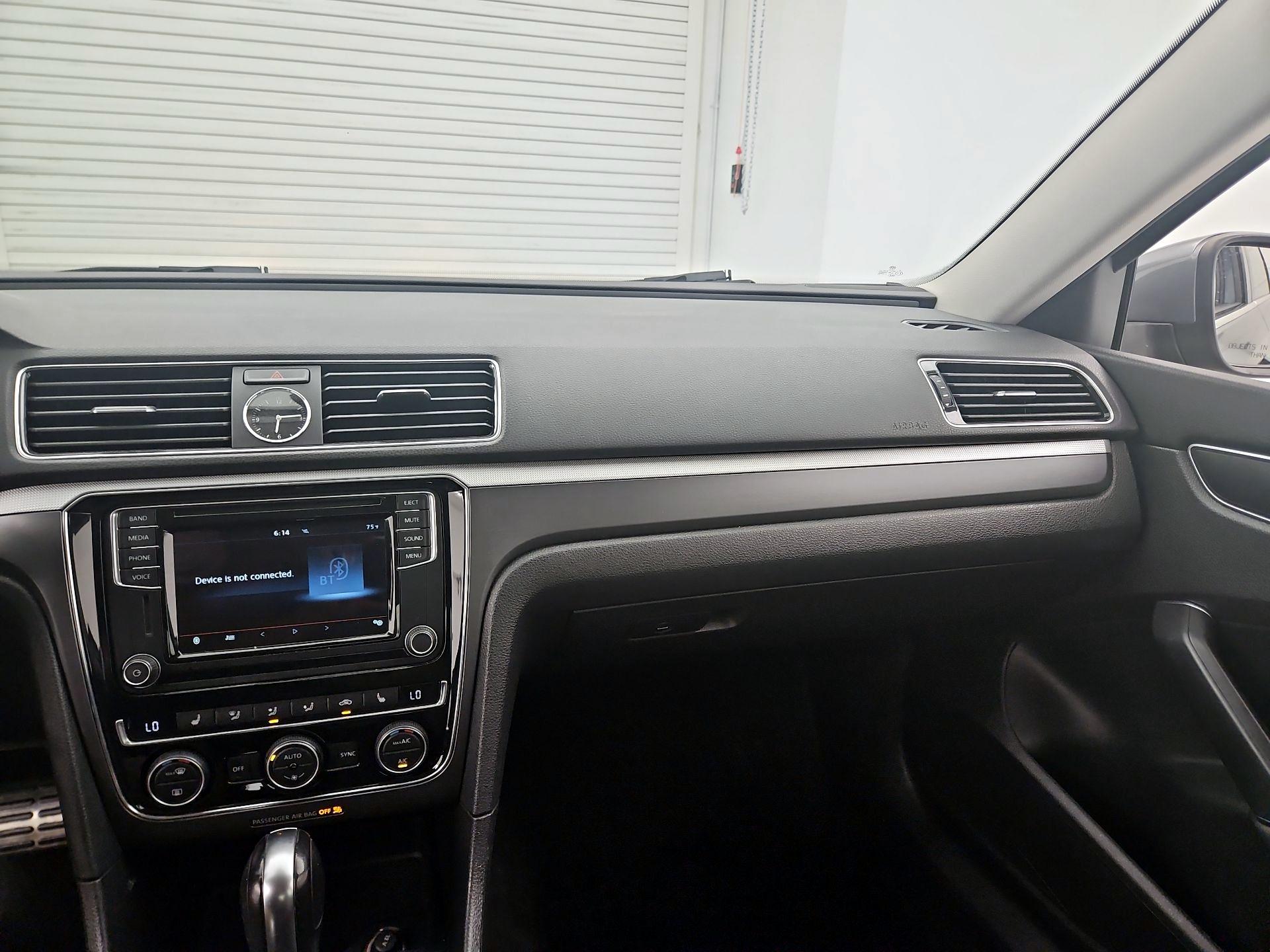 Thumbnail: 2017 Volkswagen Passat - 9