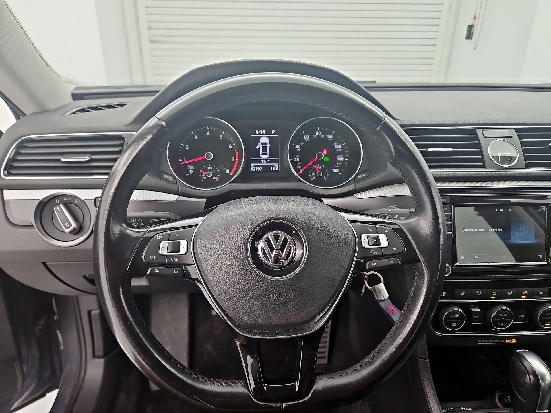 Thumbnail: 2017 Volkswagen Passat - 10