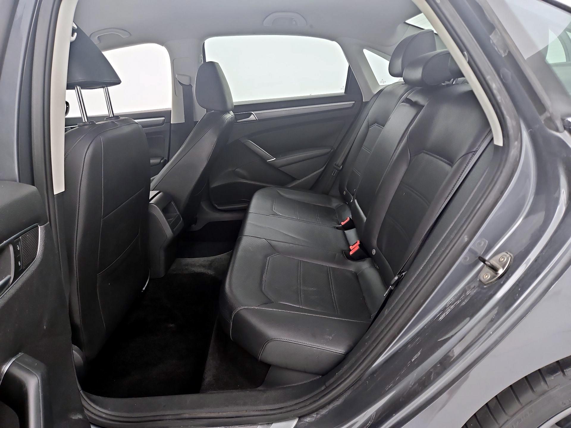 Thumbnail: 2017 Volkswagen Passat - 19