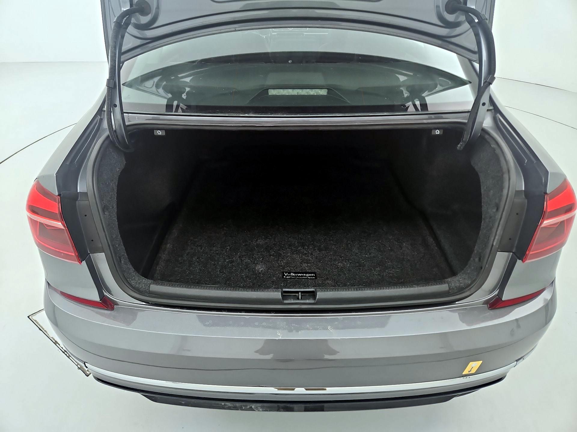 Thumbnail: 2017 Volkswagen Passat - 20