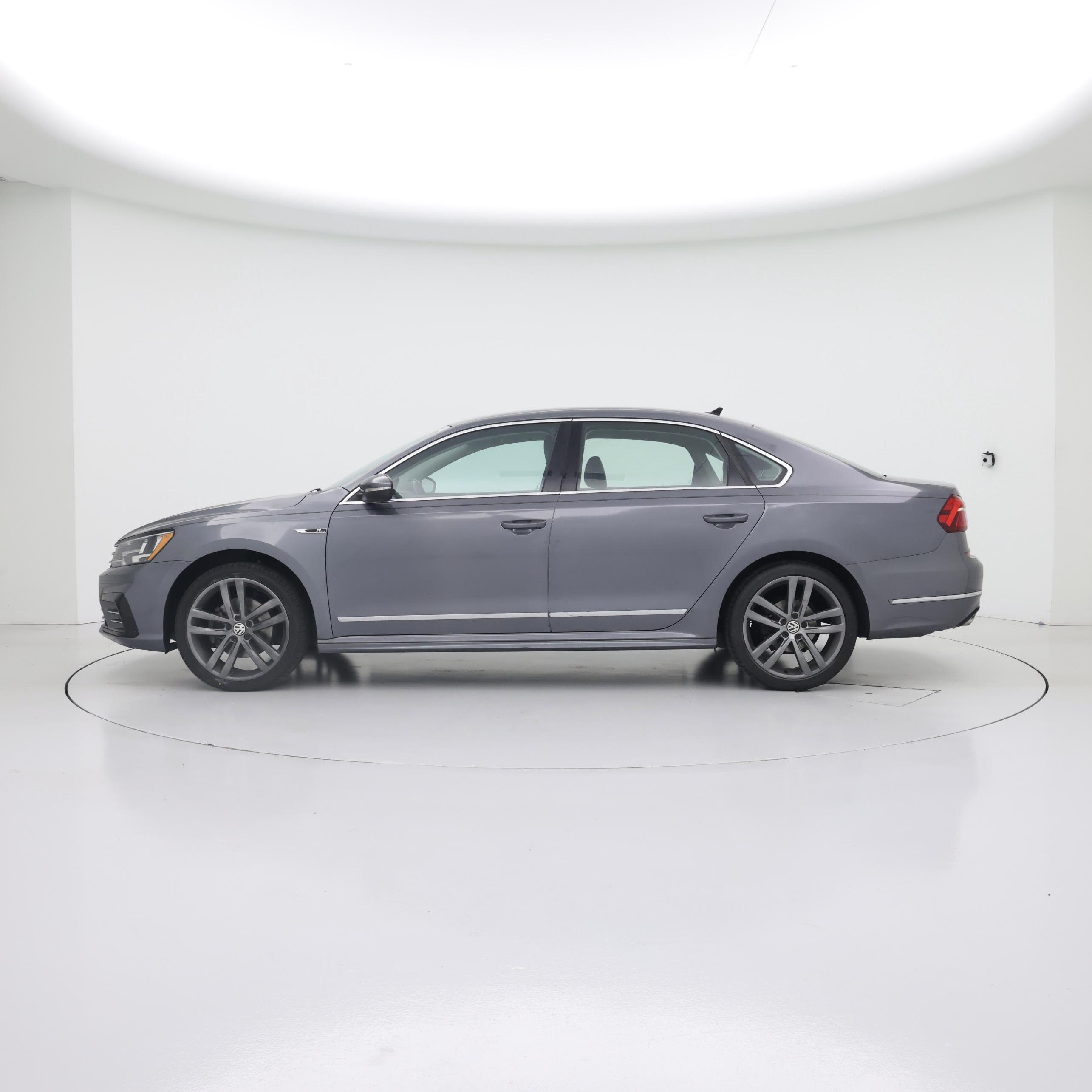 Thumbnail: 2017 Volkswagen Passat - 3