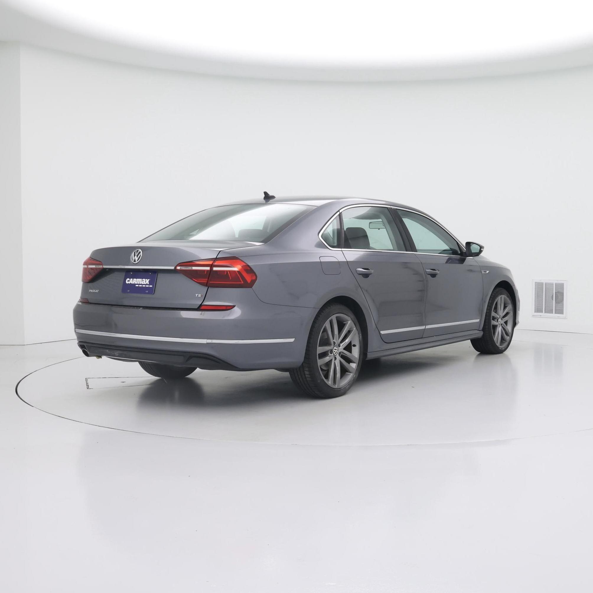 Thumbnail: 2017 Volkswagen Passat - 8