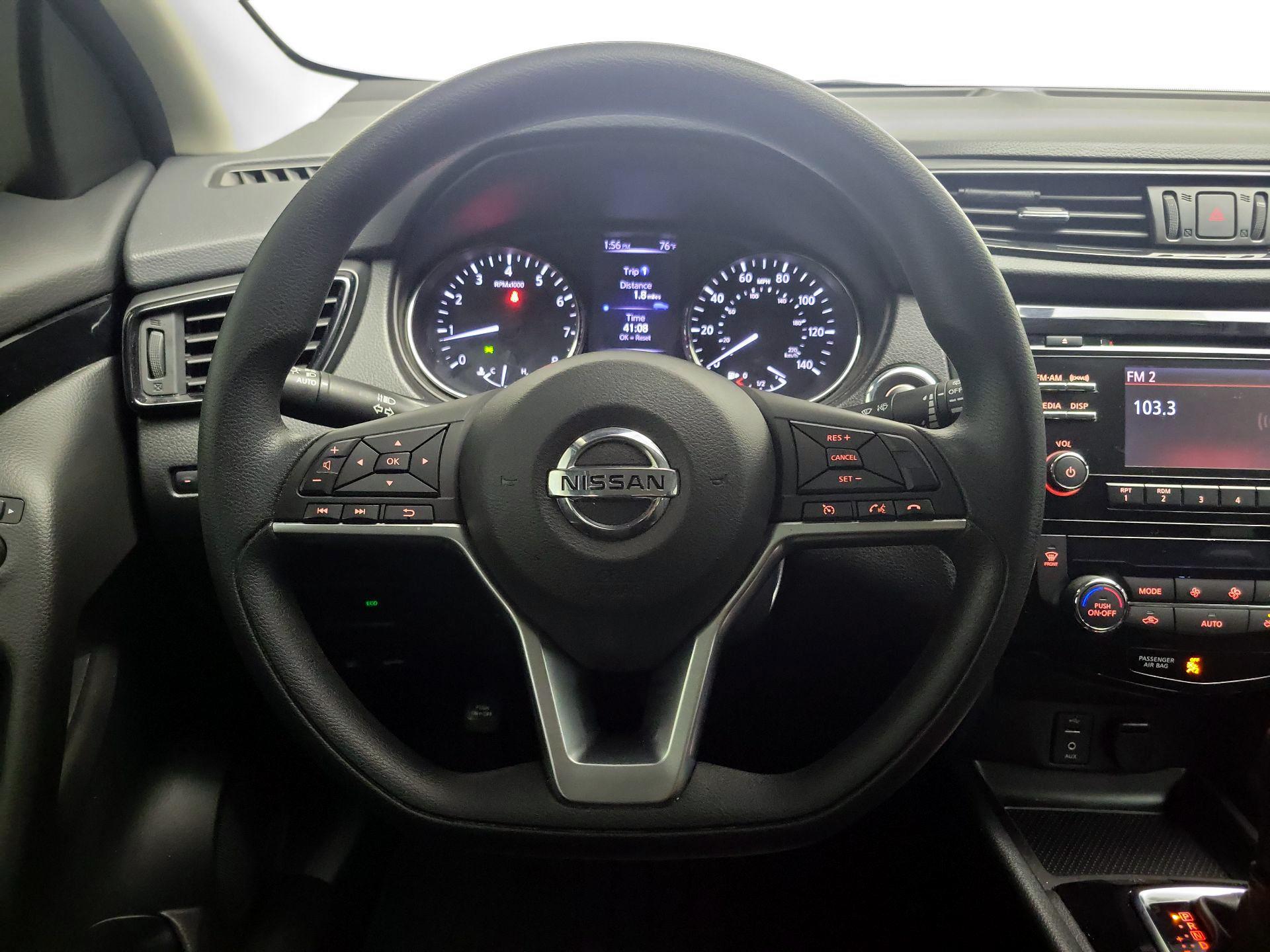 Thumbnail: 2018 Nissan Rogue Sport - 10