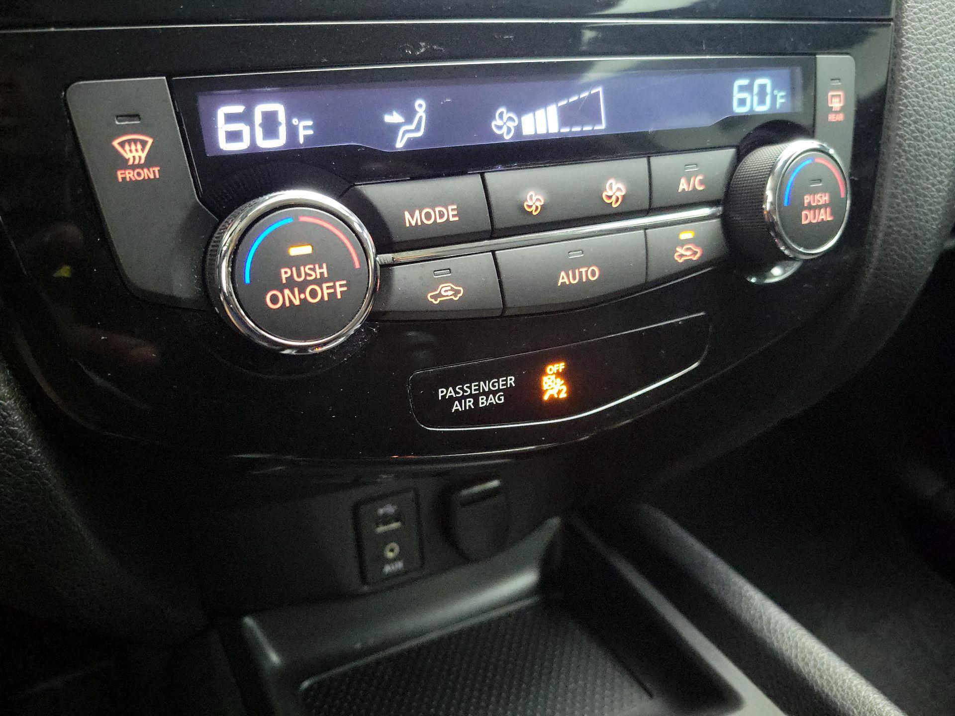 Thumbnail: 2018 Nissan Rogue Sport - 16