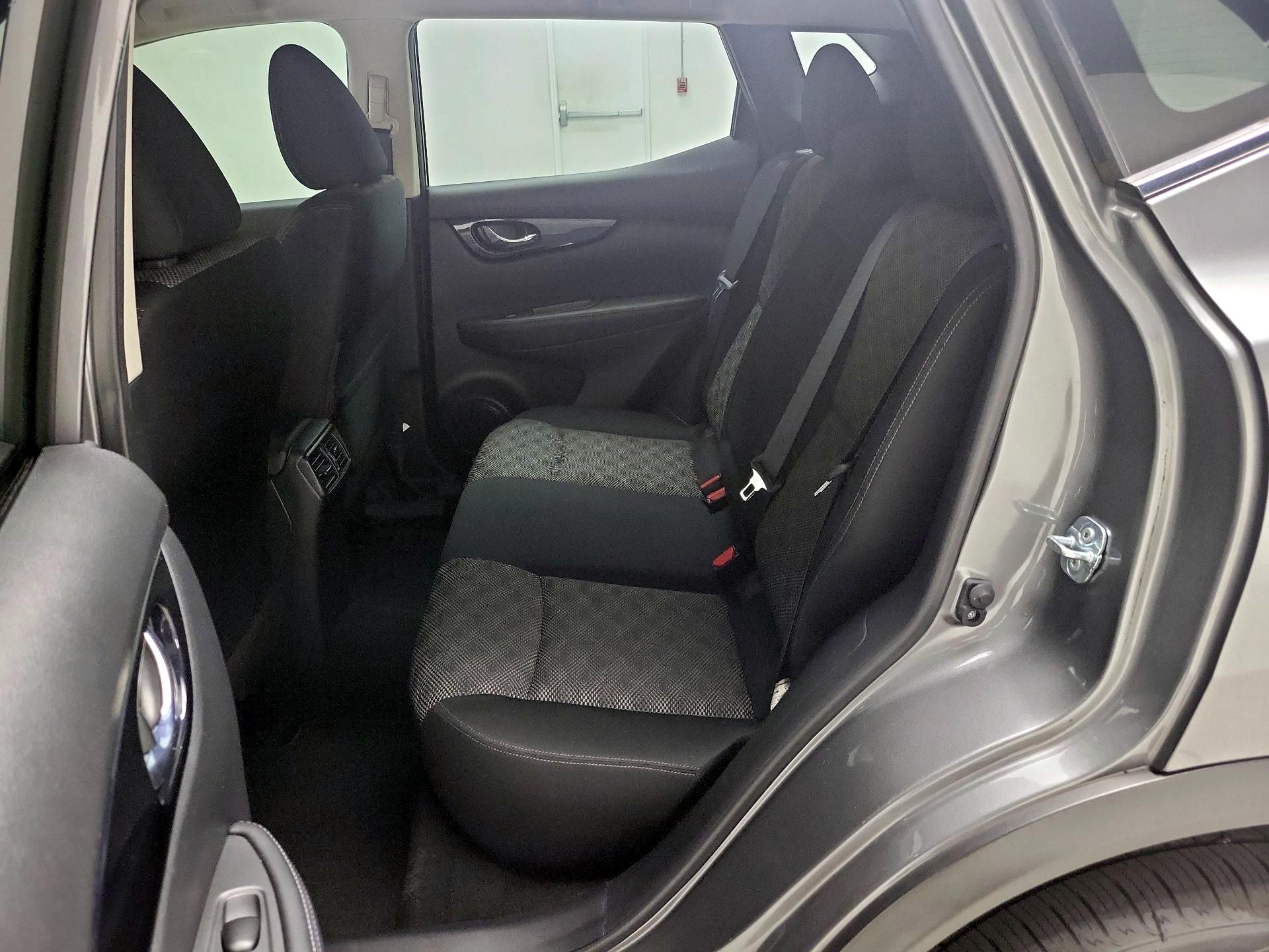 Thumbnail: 2018 Nissan Rogue Sport - 19