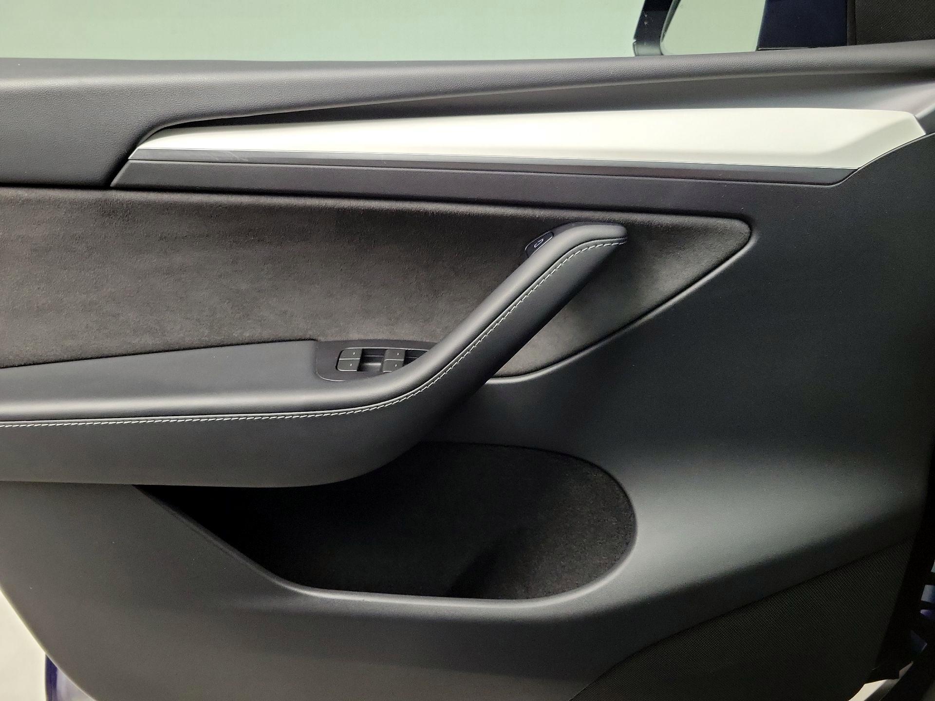Thumbnail: 2022 Tesla Model Y - 12