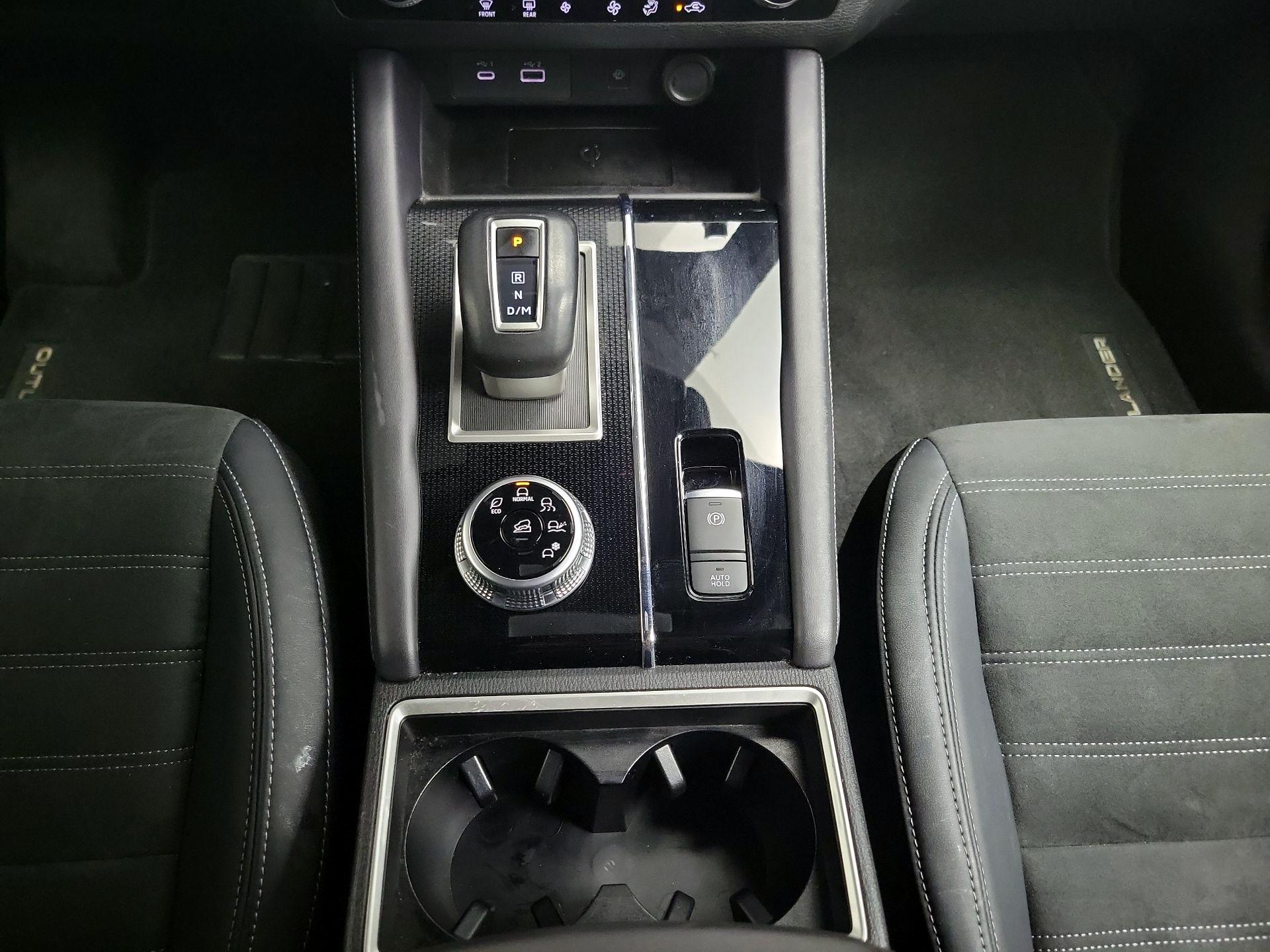 Thumbnail: 2024 Mitsubishi Outlander - 18