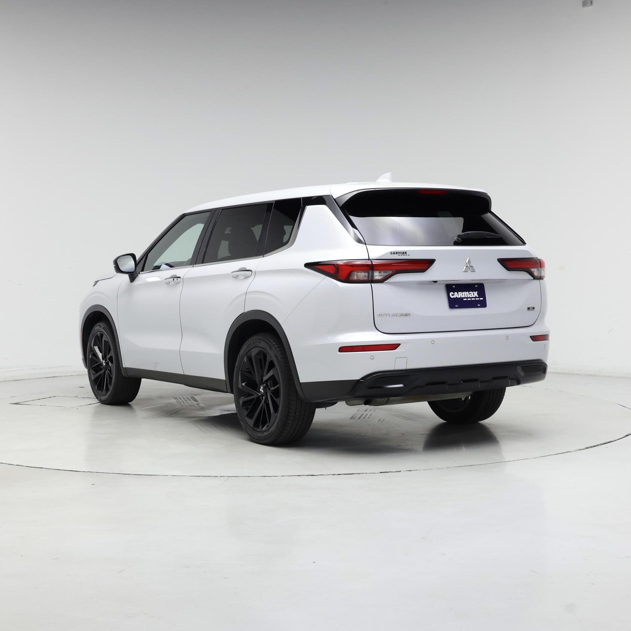 Thumbnail: 2024 Mitsubishi Outlander - 2