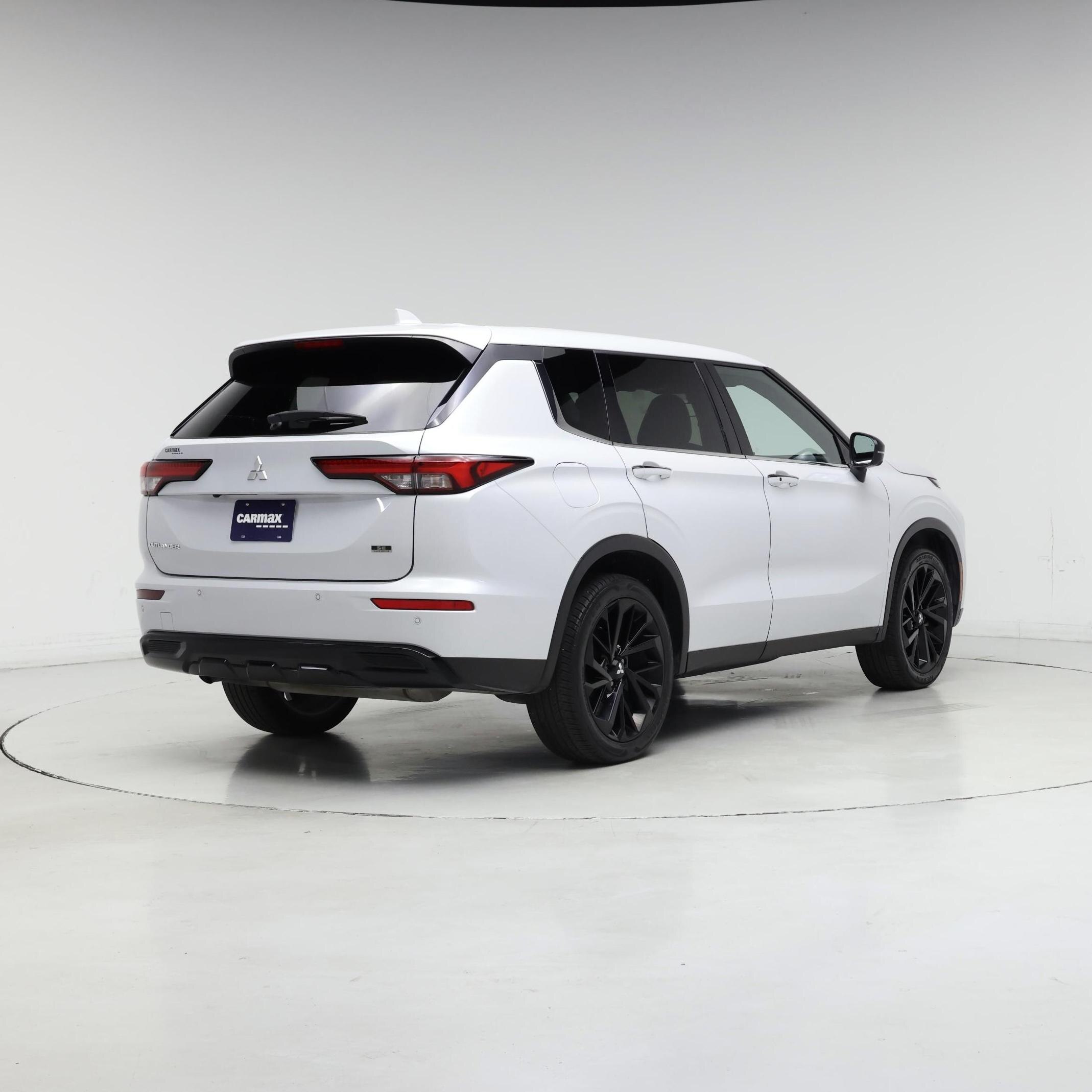 Thumbnail: 2024 Mitsubishi Outlander - 8
