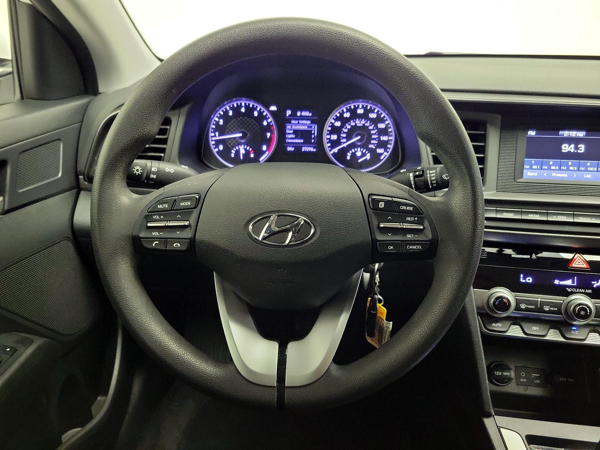 Thumbnail: 2020 Hyundai Elantra - 10