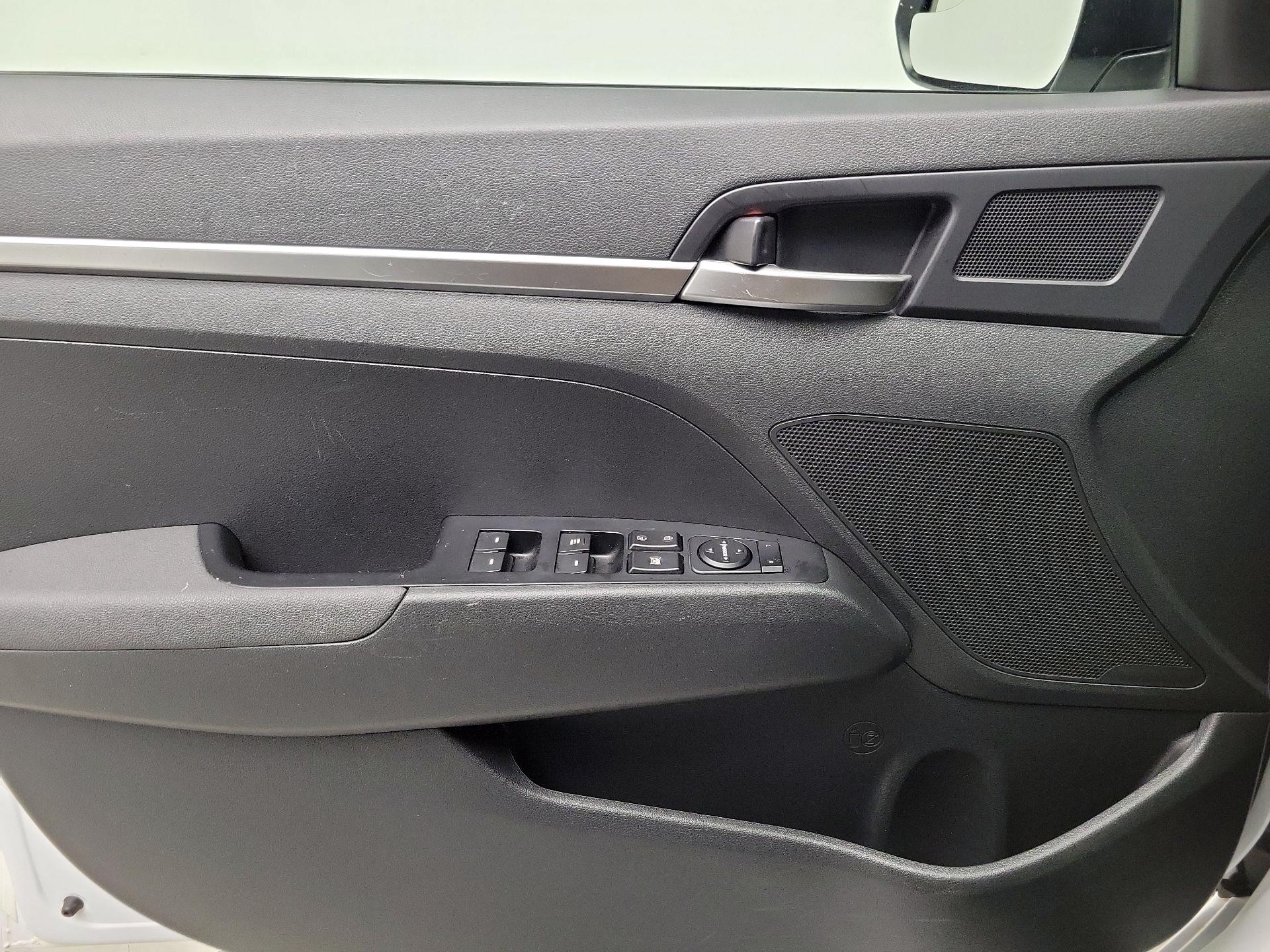 Thumbnail: 2020 Hyundai Elantra - 12