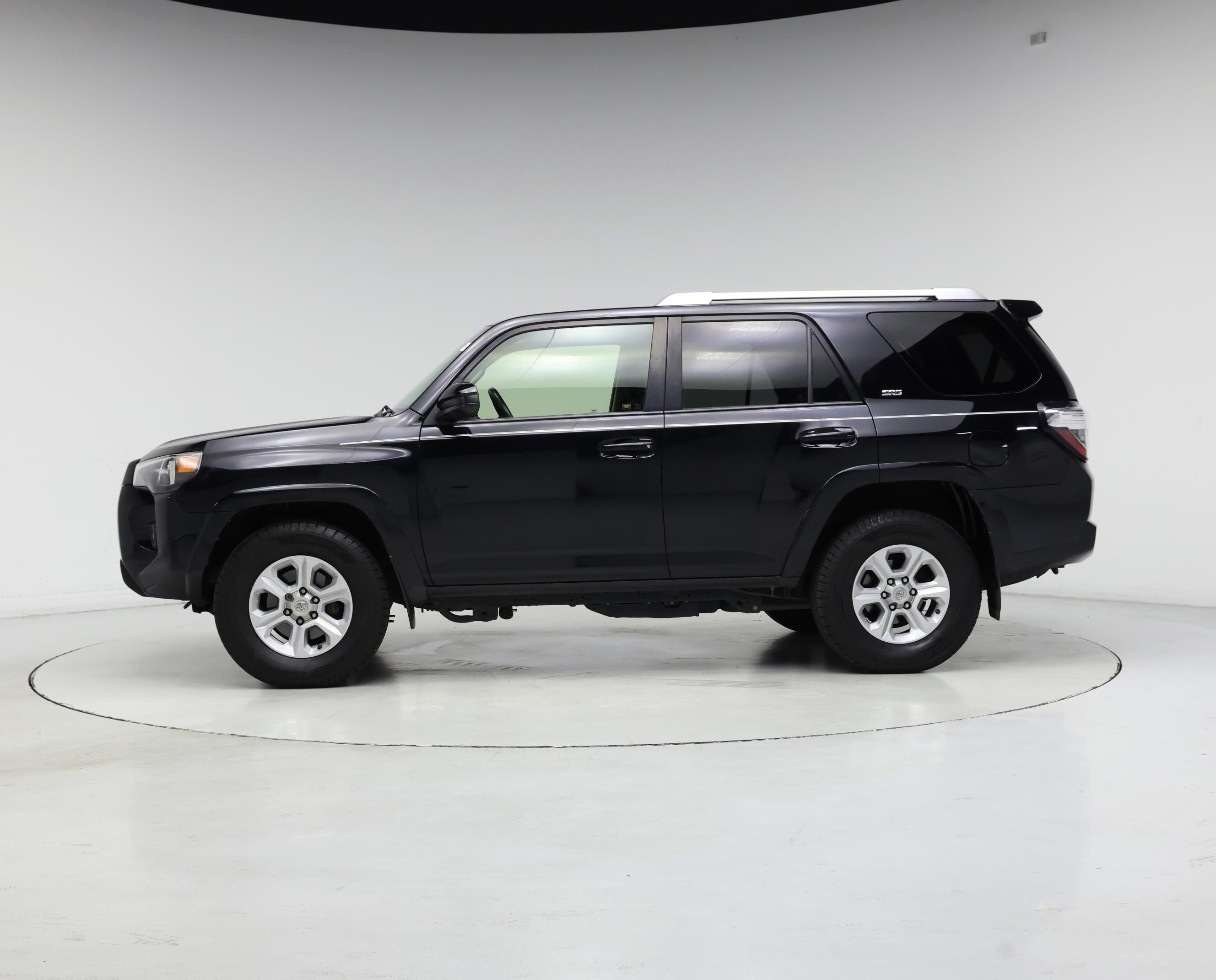 Thumbnail: 2017 Toyota 4Runner - 3