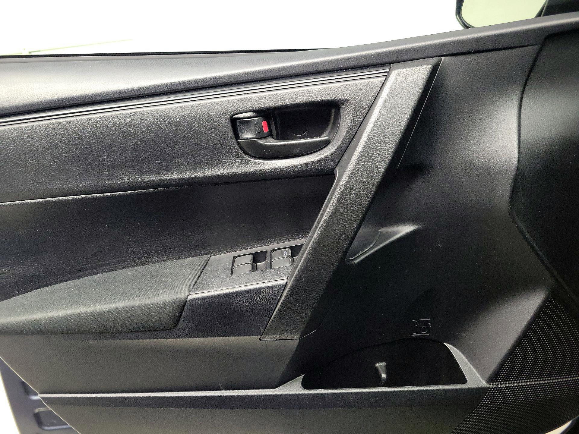 Thumbnail: 2018 Toyota Corolla - 12