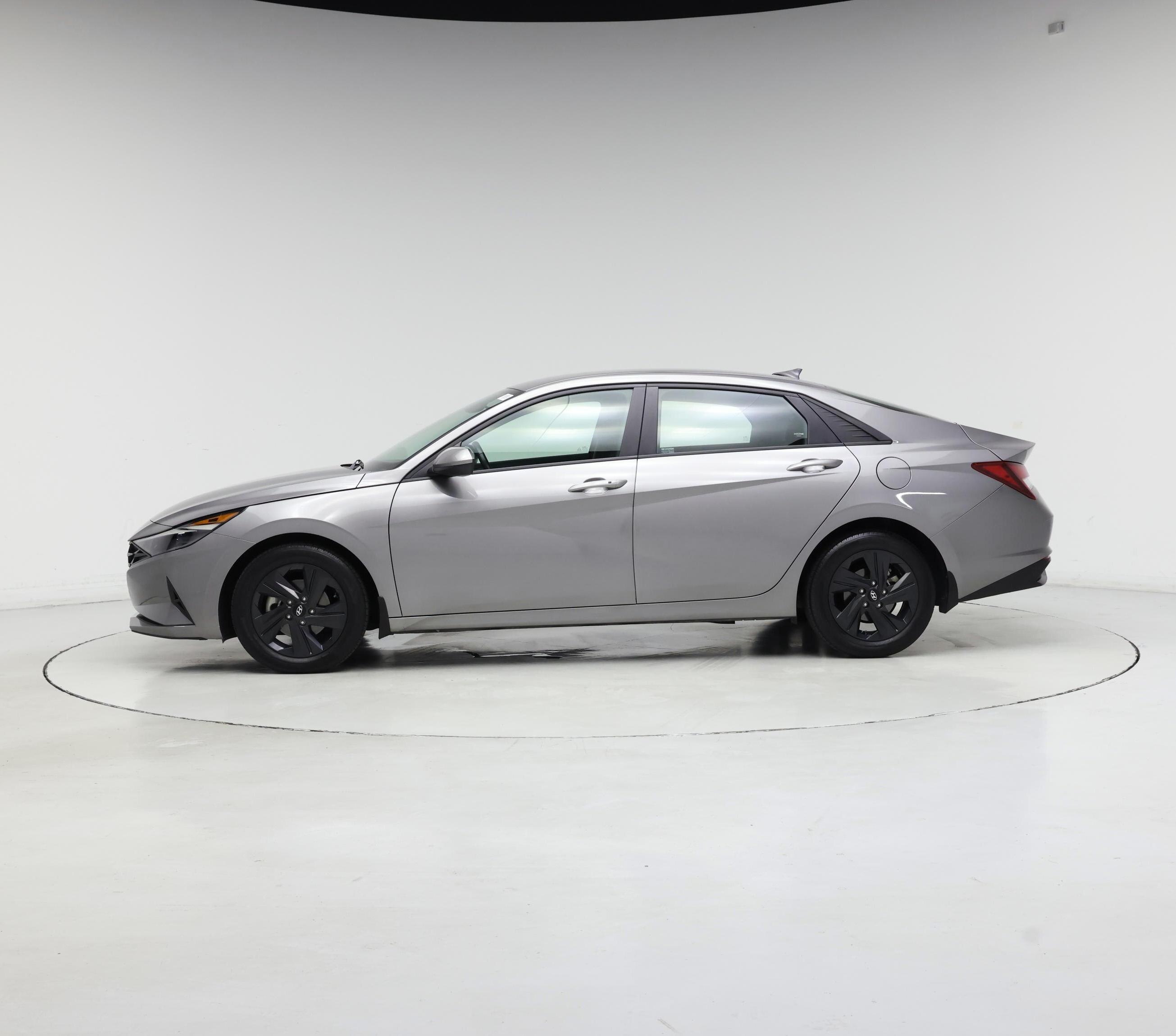 Thumbnail: 2022 Hyundai Elantra - 3