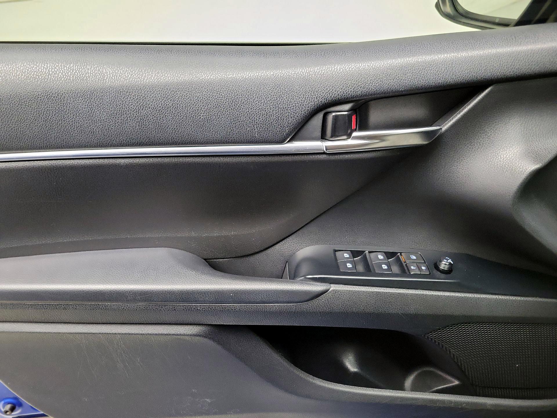 Thumbnail: 2020 Toyota Camry - 12