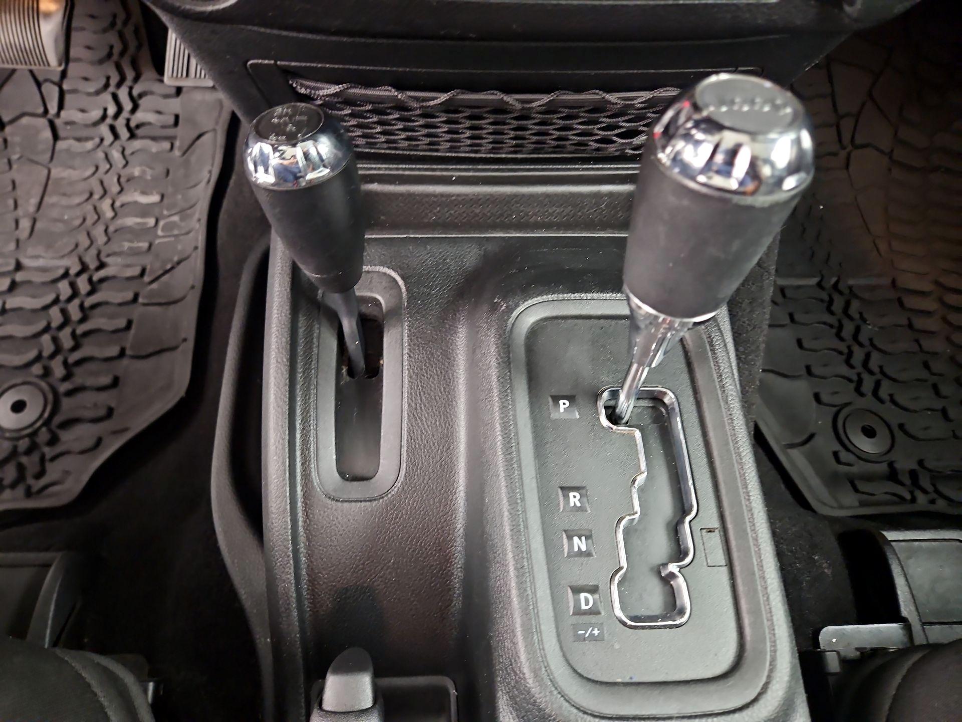Thumbnail: 2018 Jeep Wrangler - 16