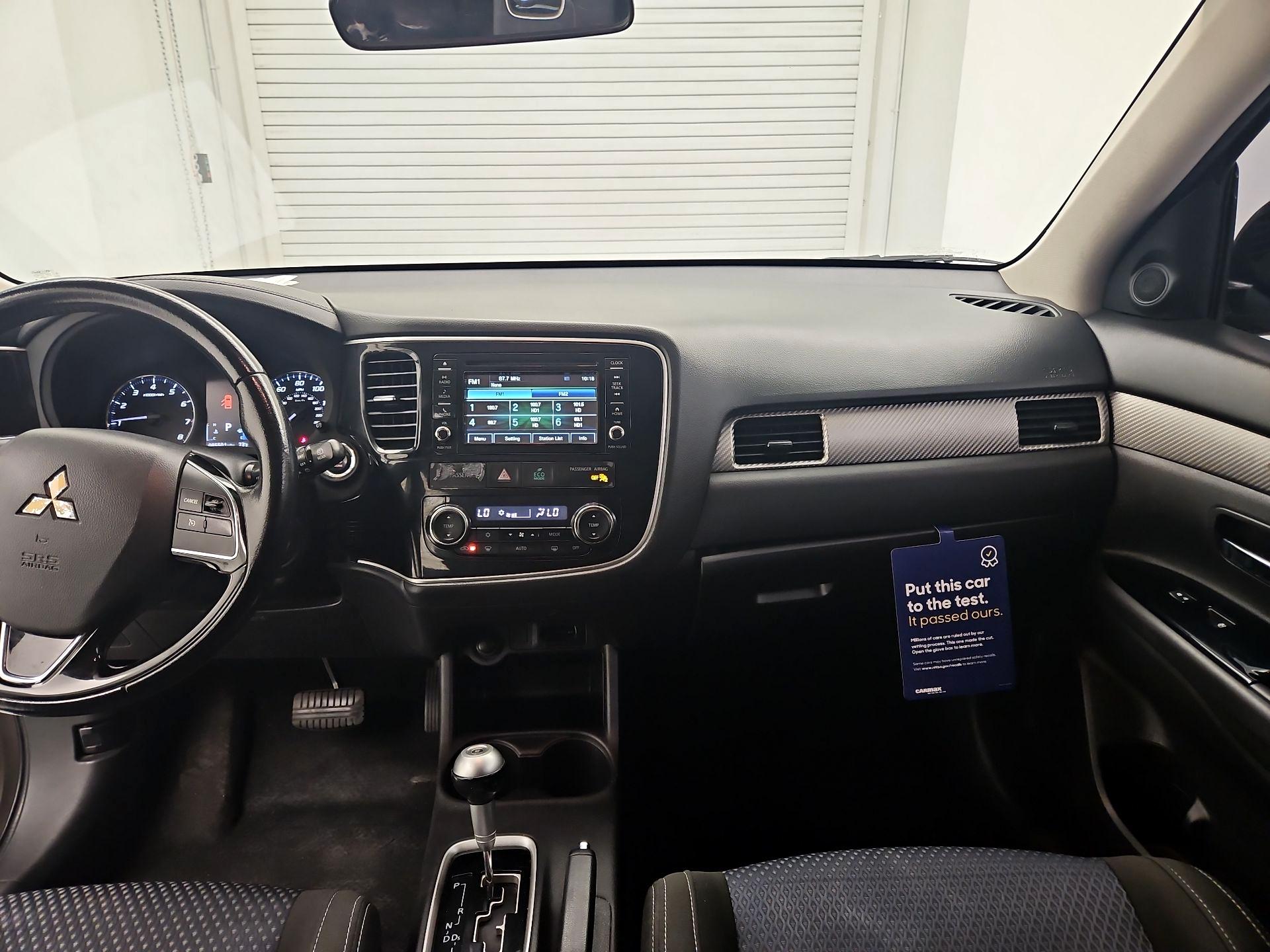 Thumbnail: 2016 Mitsubishi Outlander - 9