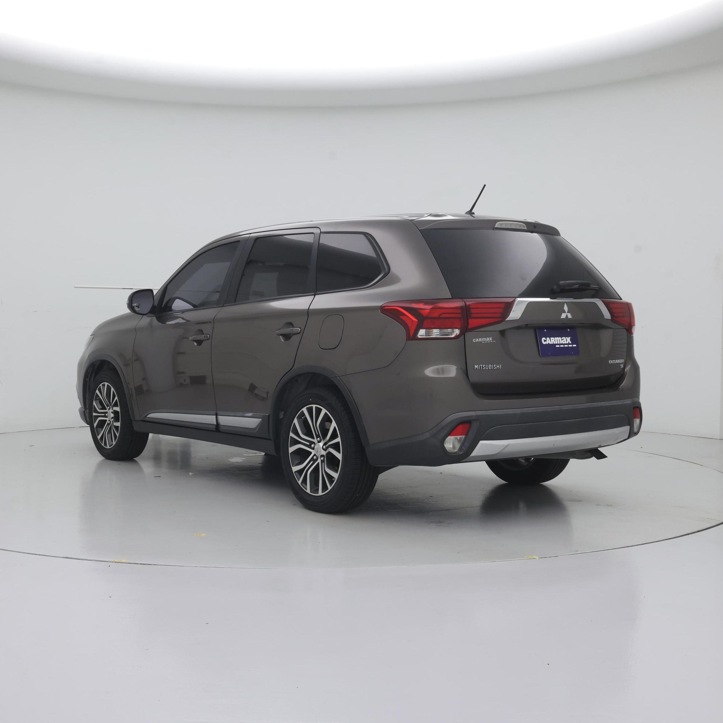 Thumbnail: 2016 Mitsubishi Outlander - 2