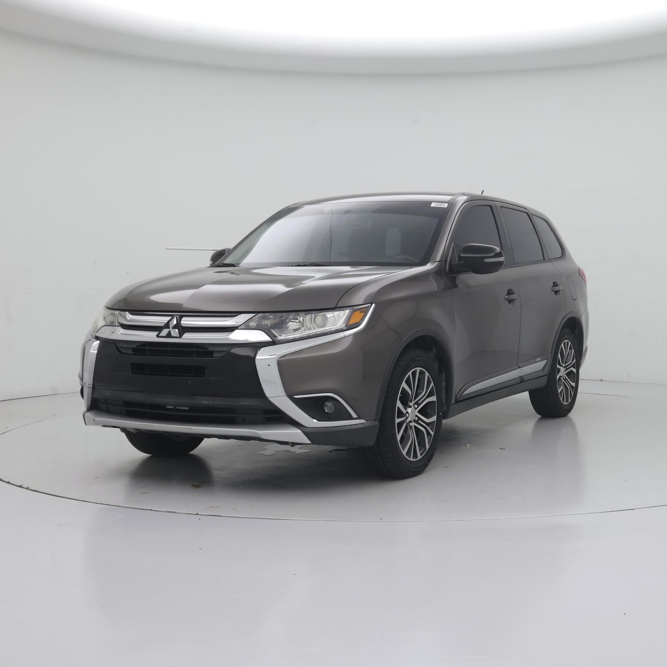 Thumbnail: 2016 Mitsubishi Outlander - 4
