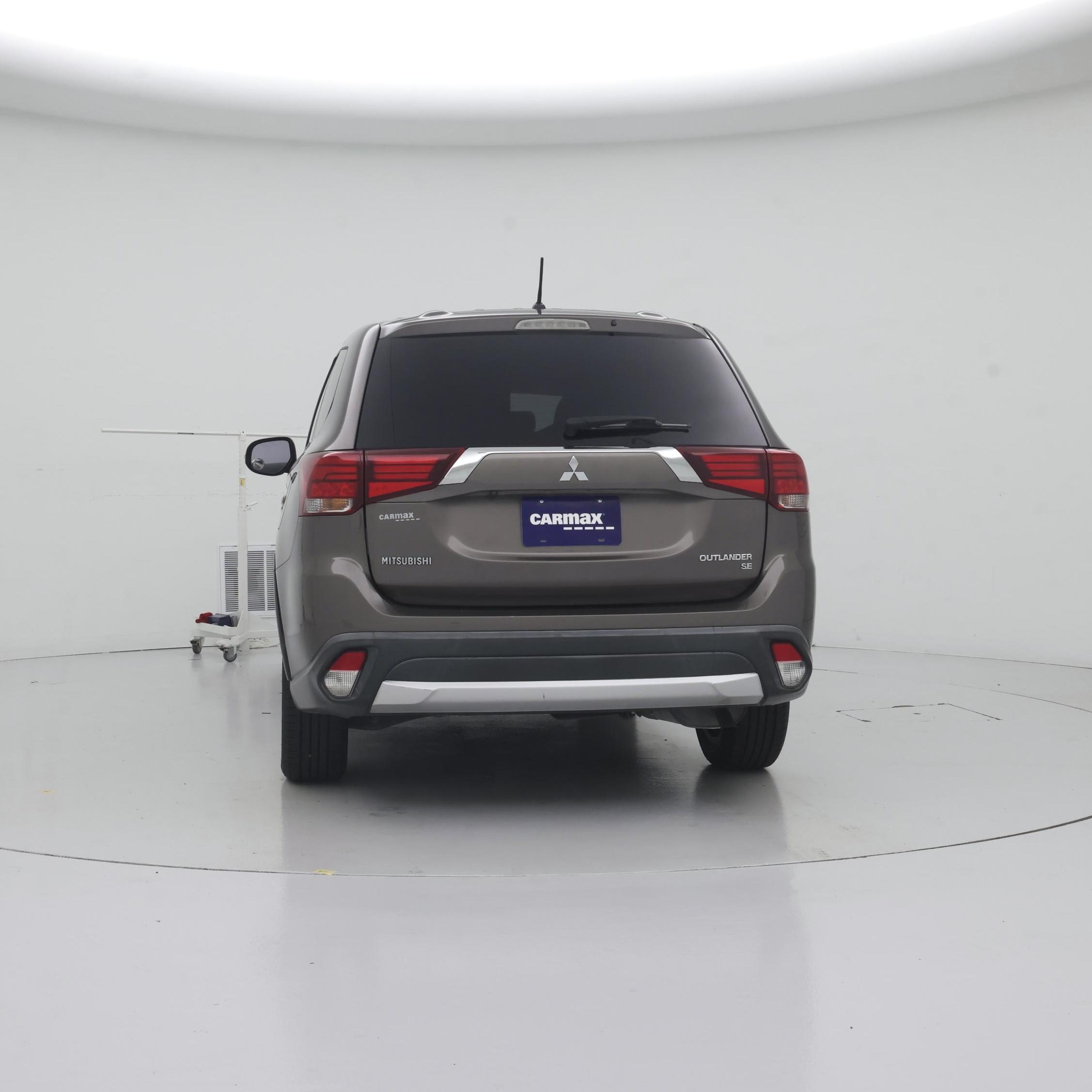 Thumbnail: 2016 Mitsubishi Outlander - 6