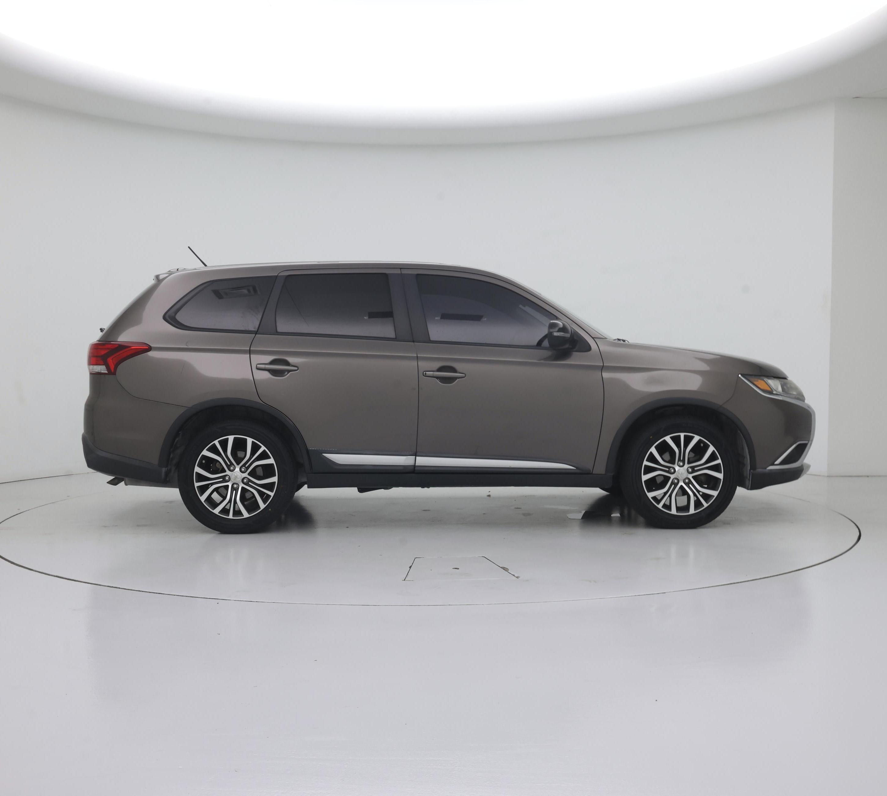 Thumbnail: 2016 Mitsubishi Outlander - 7