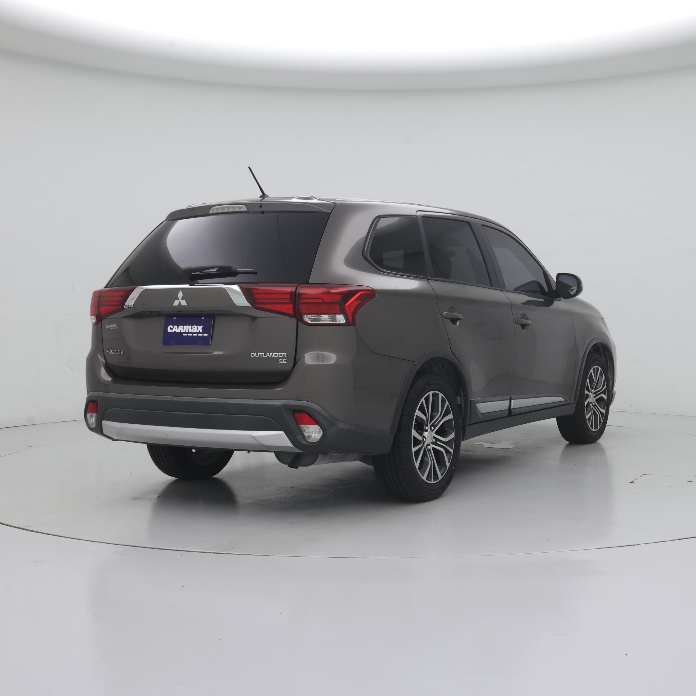 Thumbnail: 2016 Mitsubishi Outlander - 8