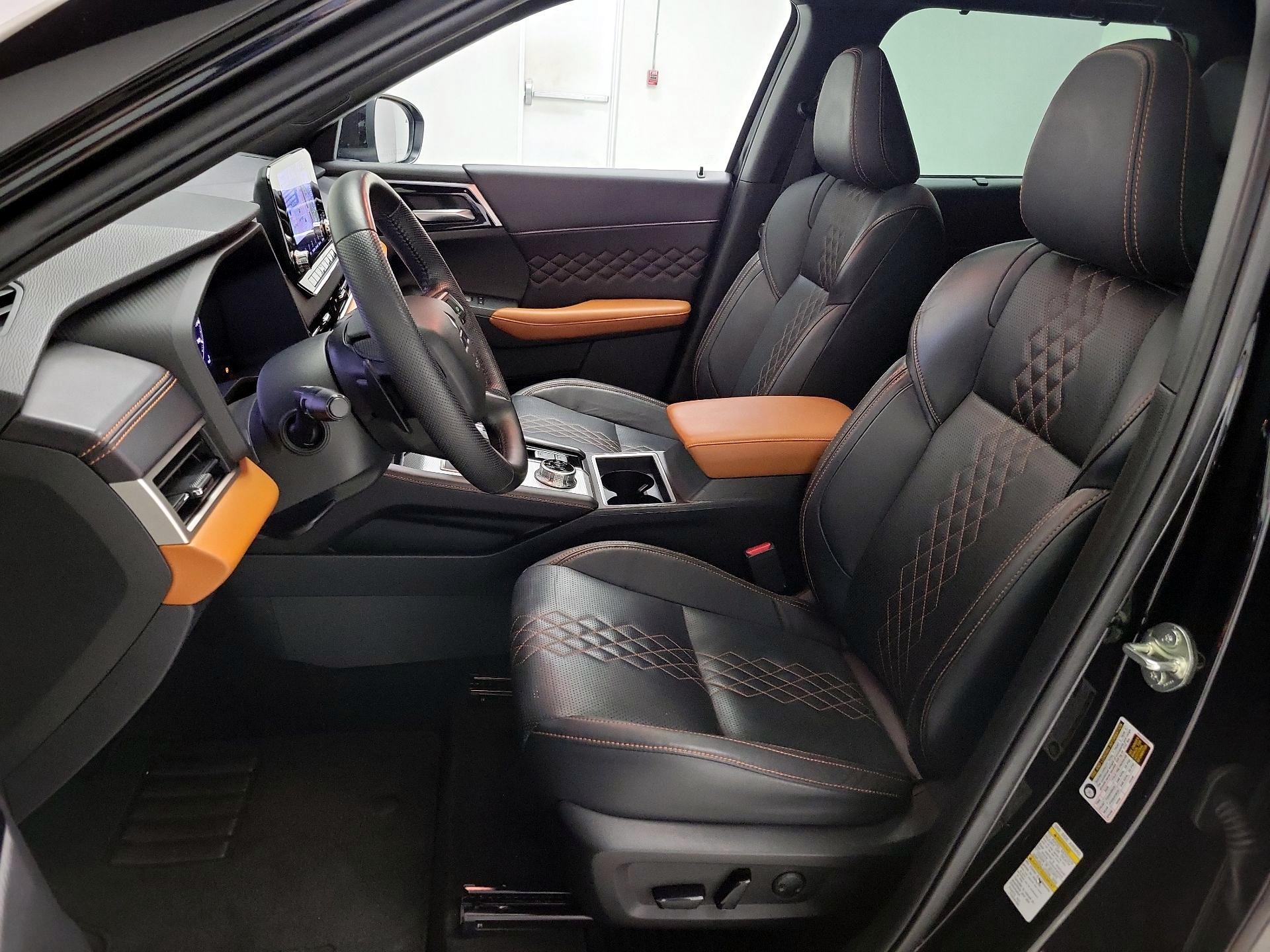 Thumbnail: 2022 Mitsubishi Outlander - 11