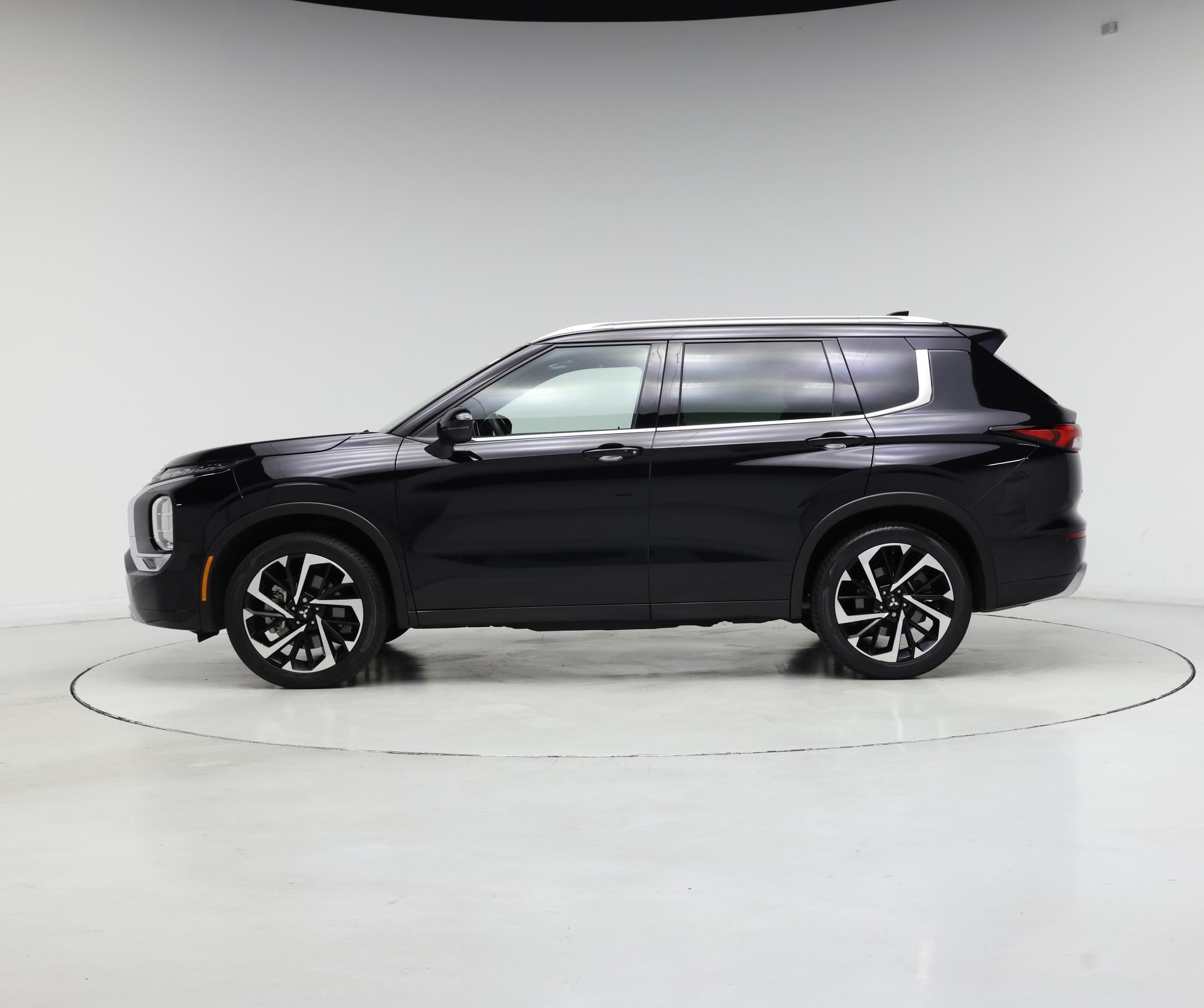 Thumbnail: 2022 Mitsubishi Outlander - 3