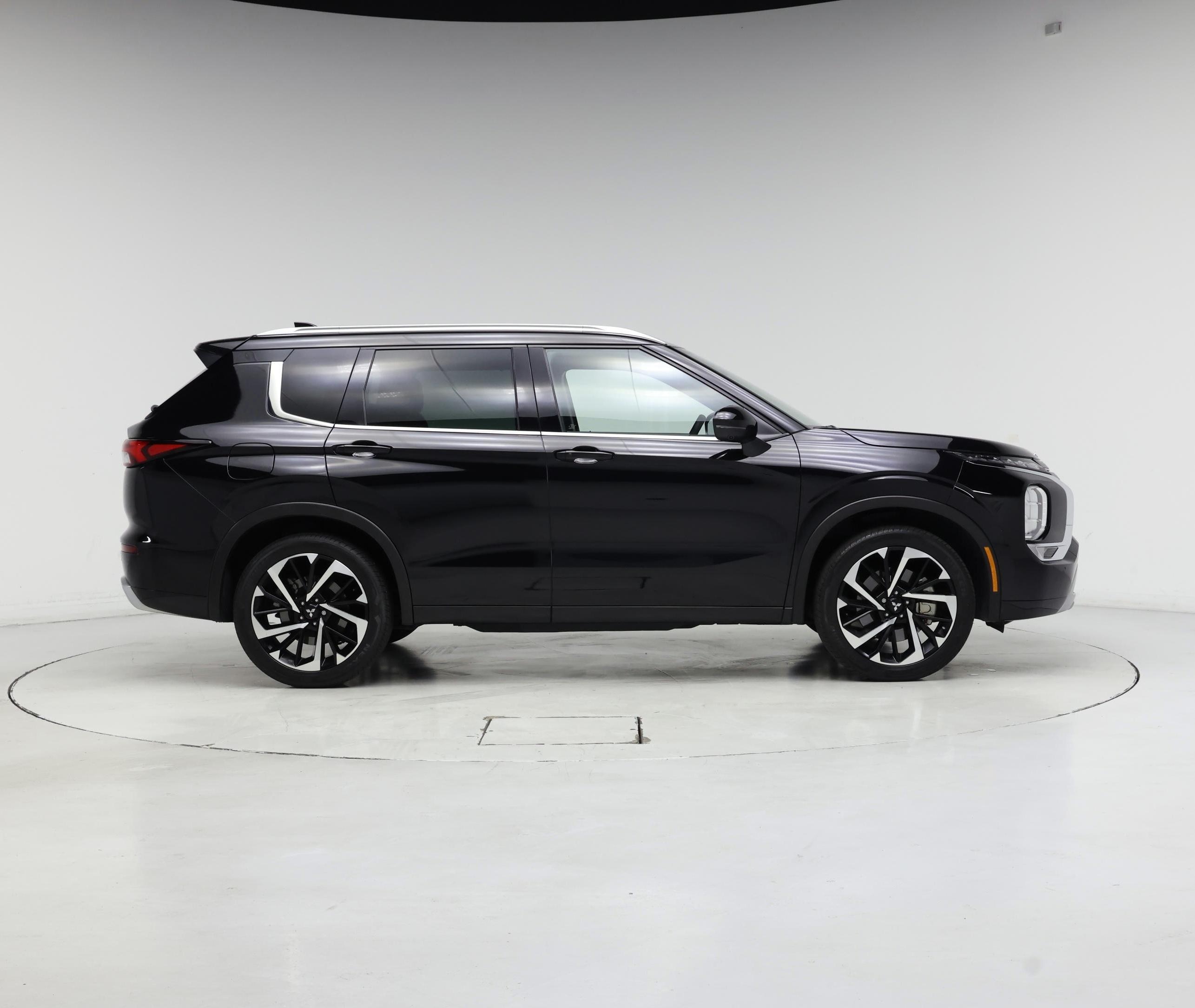 Thumbnail: 2022 Mitsubishi Outlander - 7