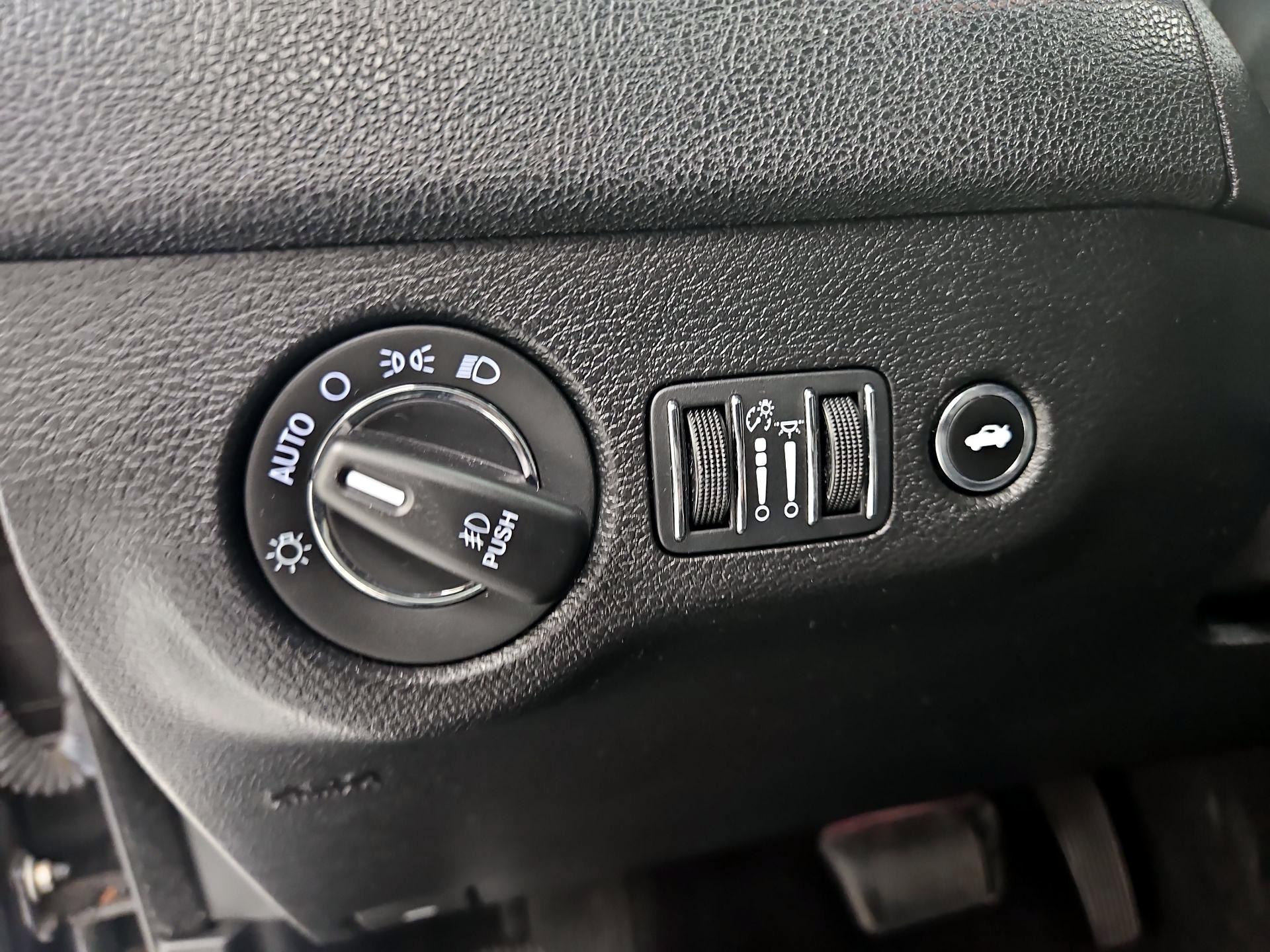 Thumbnail: 2019 Chrysler 300 - 13