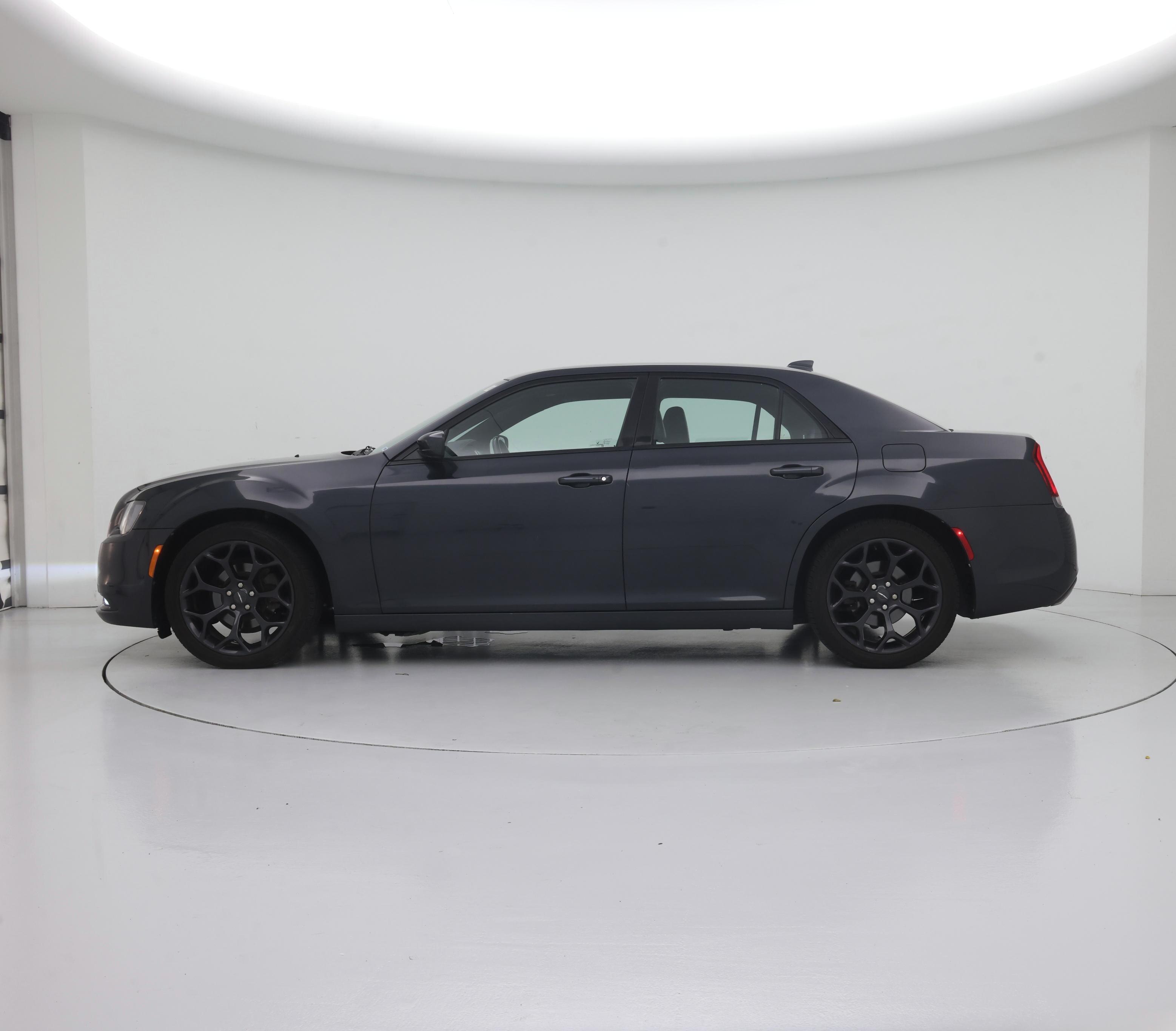 Thumbnail: 2019 Chrysler 300 - 3