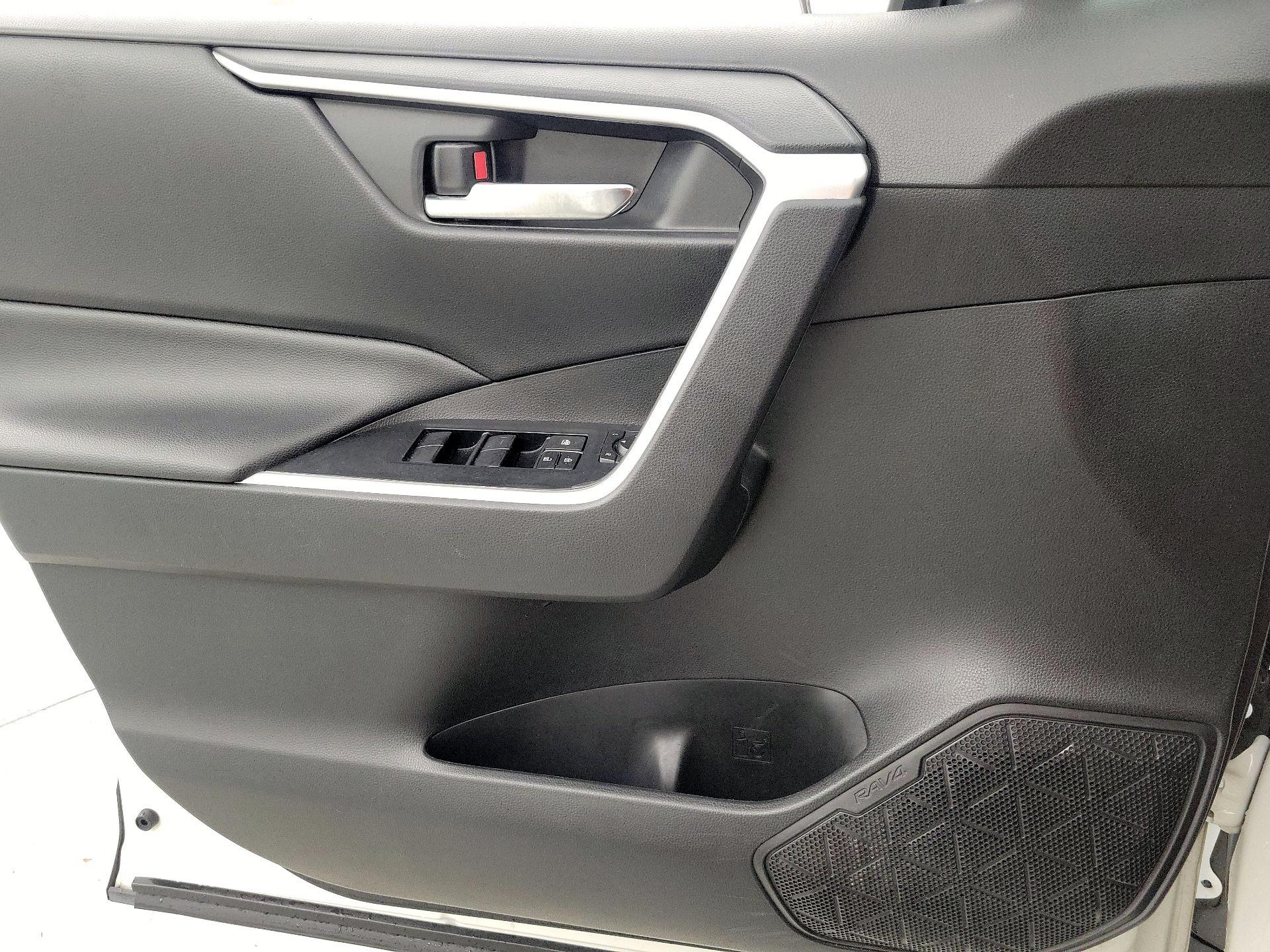 Thumbnail: 2019 Toyota RAV4 - 12
