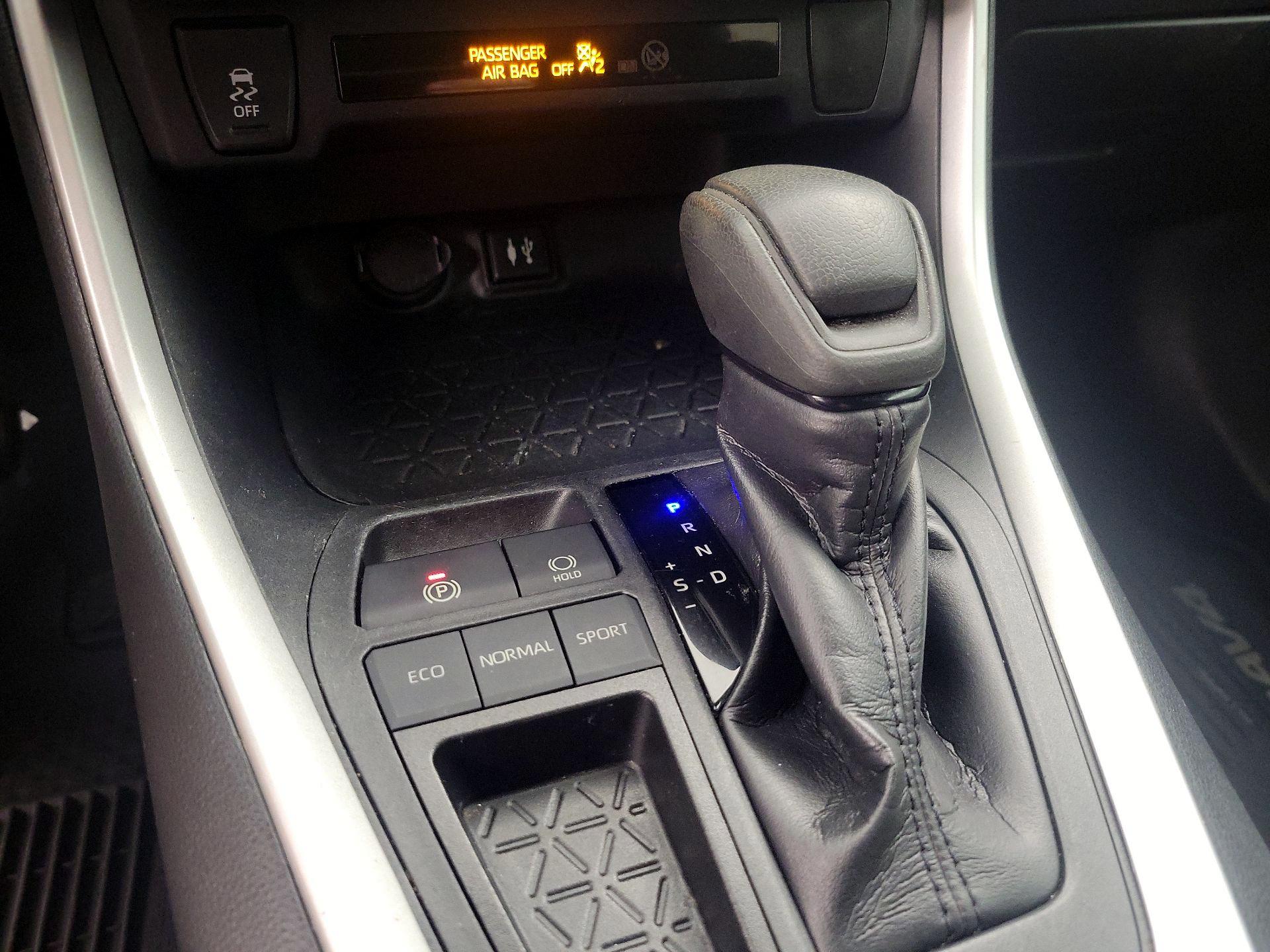 Thumbnail: 2019 Toyota RAV4 - 17
