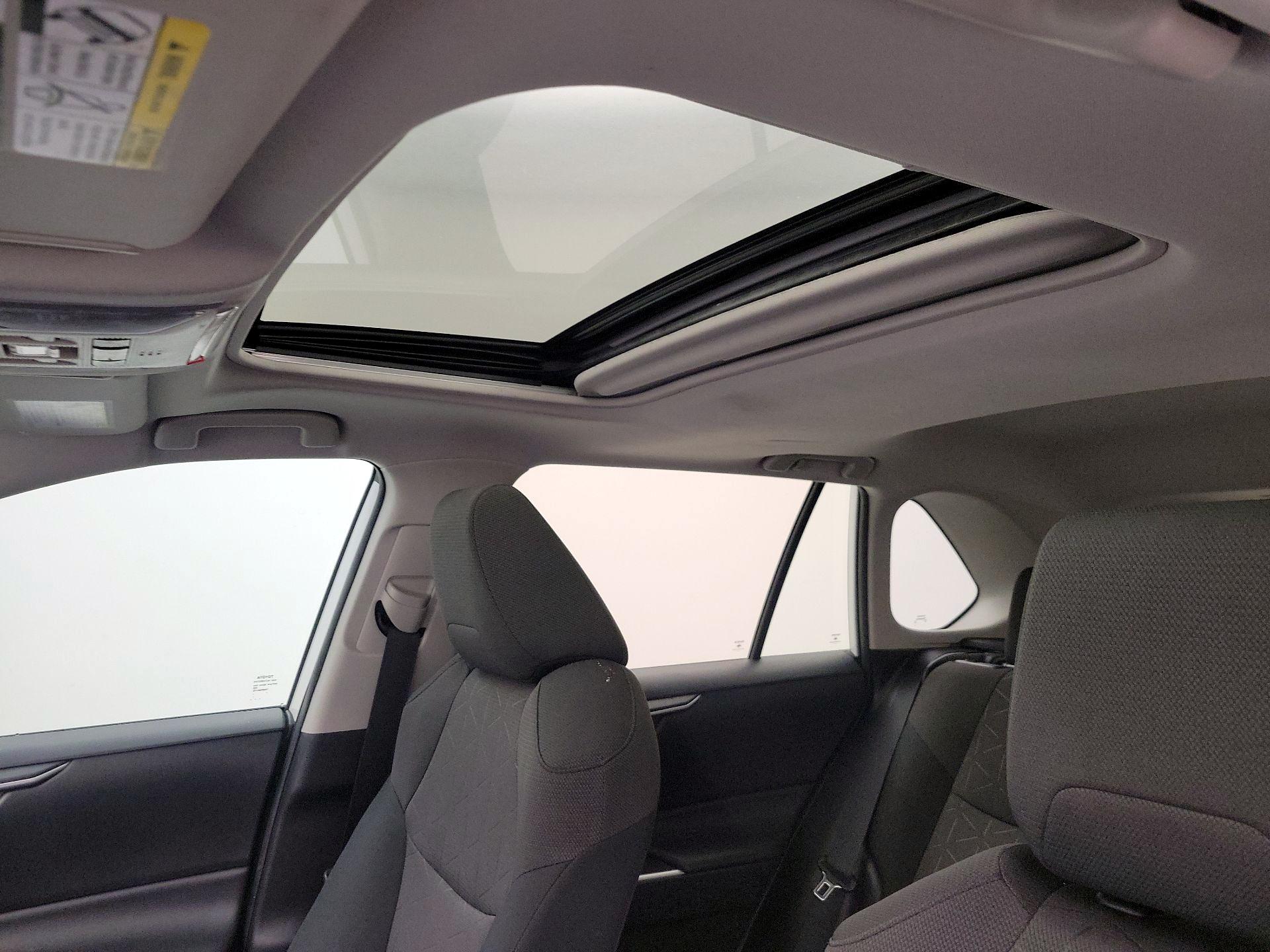 Thumbnail: 2019 Toyota RAV4 - 19