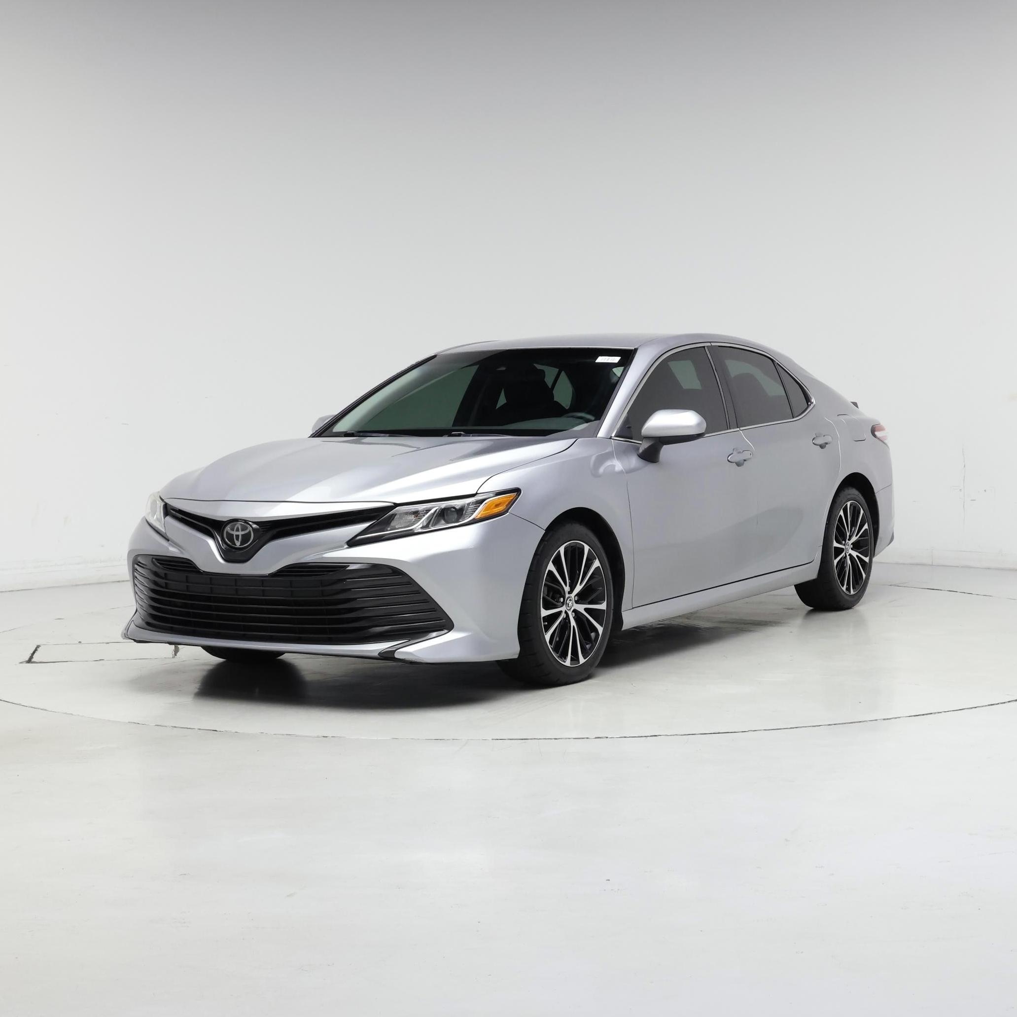 Thumbnail: 2018 Toyota Camry - 4