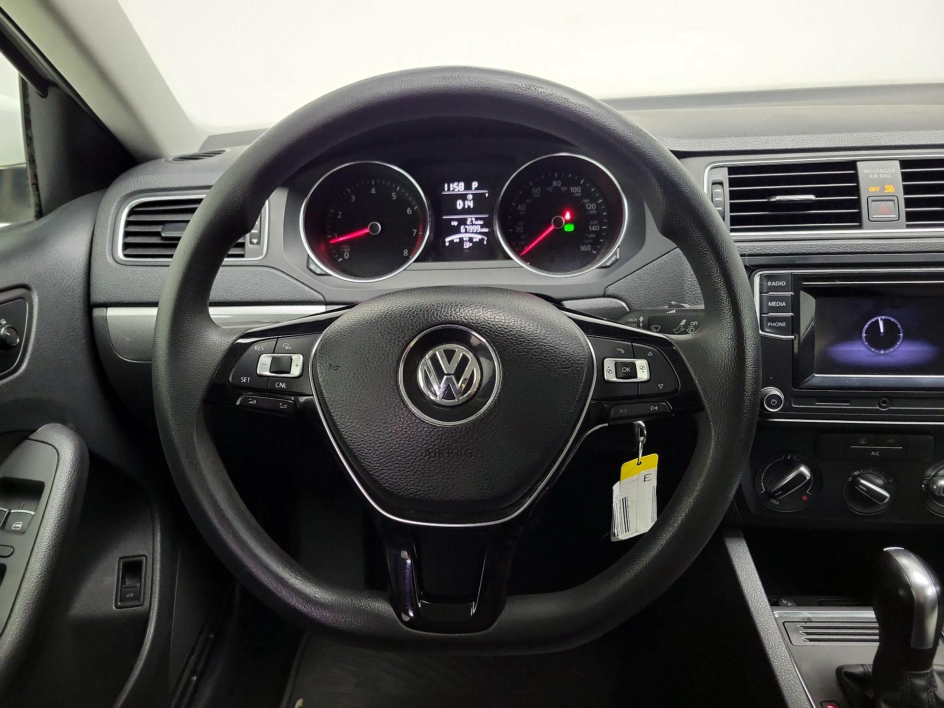 Thumbnail: 2017 Volkswagen Jetta - 10