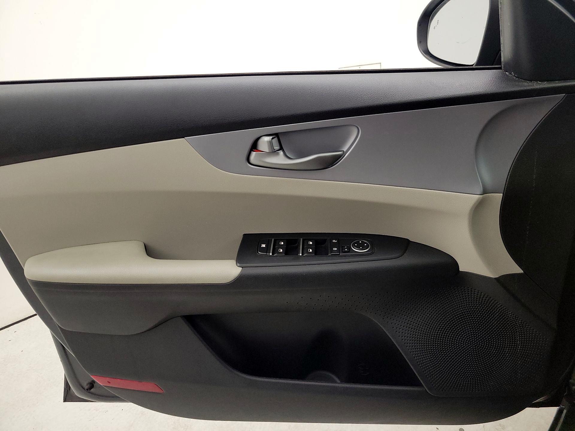 Thumbnail: 2022 Kia Forte - 12