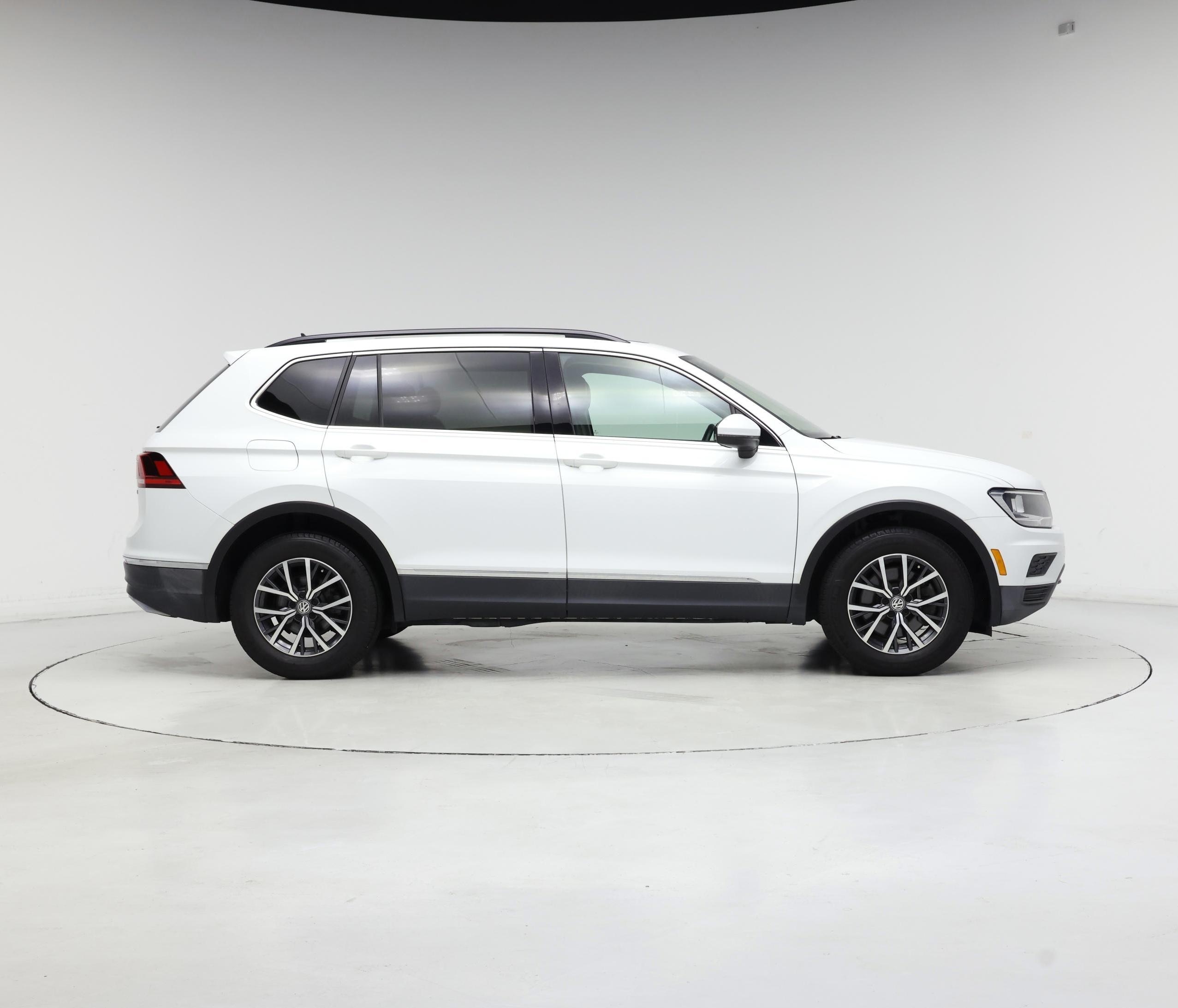 Thumbnail: 2018 Volkswagen Tiguan - 7