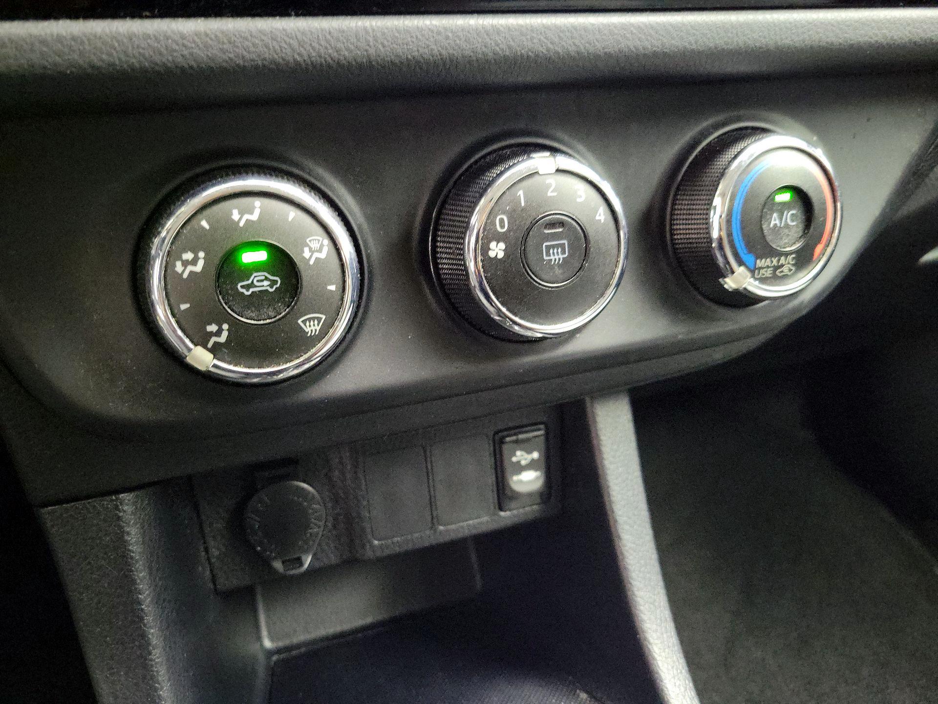 Thumbnail: 2015 Toyota Corolla - 15