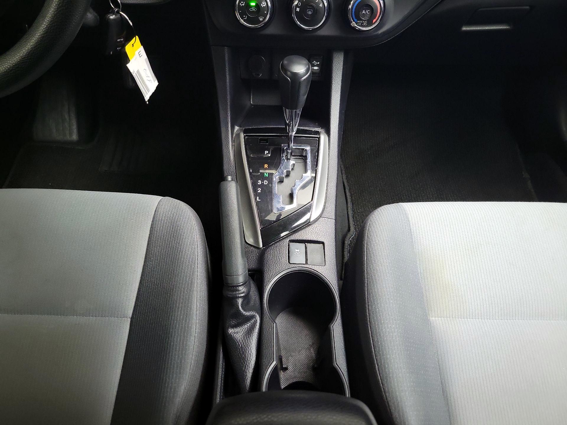 Thumbnail: 2015 Toyota Corolla - 16