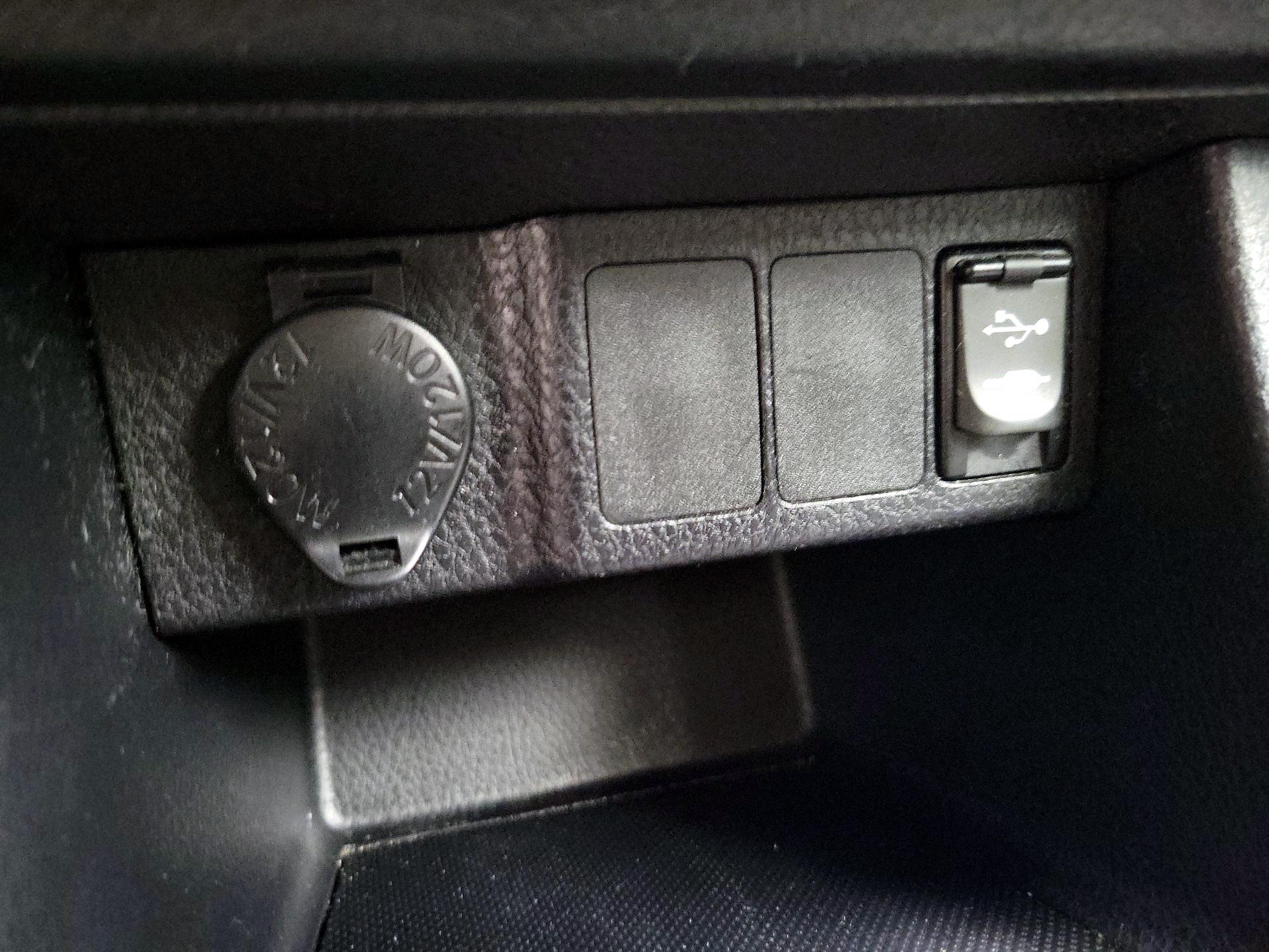 Thumbnail: 2015 Toyota Corolla - 17
