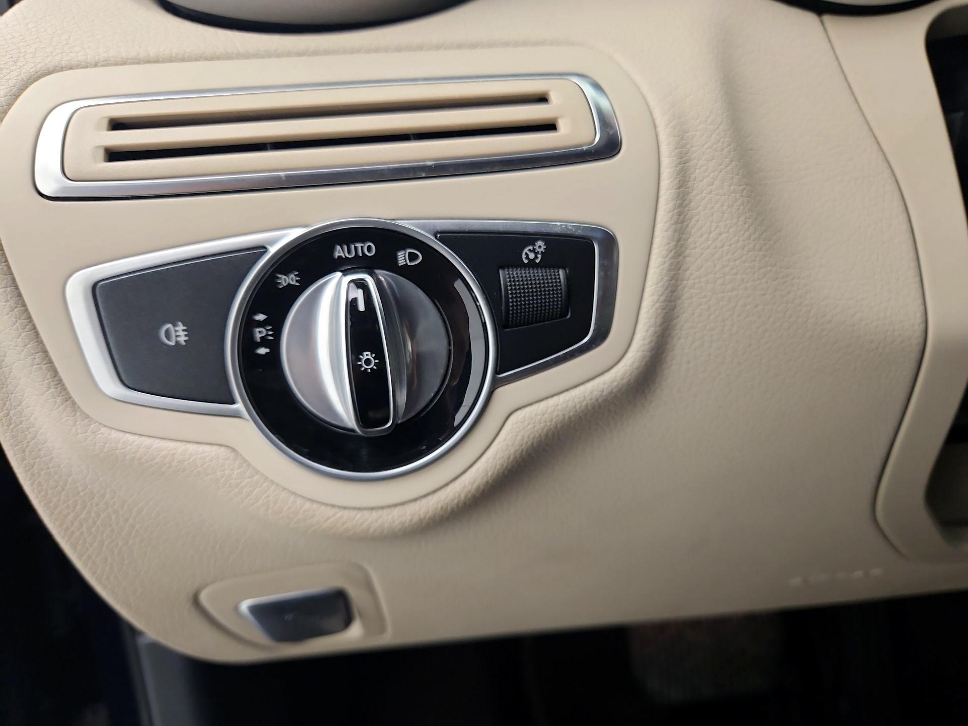 Thumbnail: 2016 Mercedes-Benz C-Class - 13