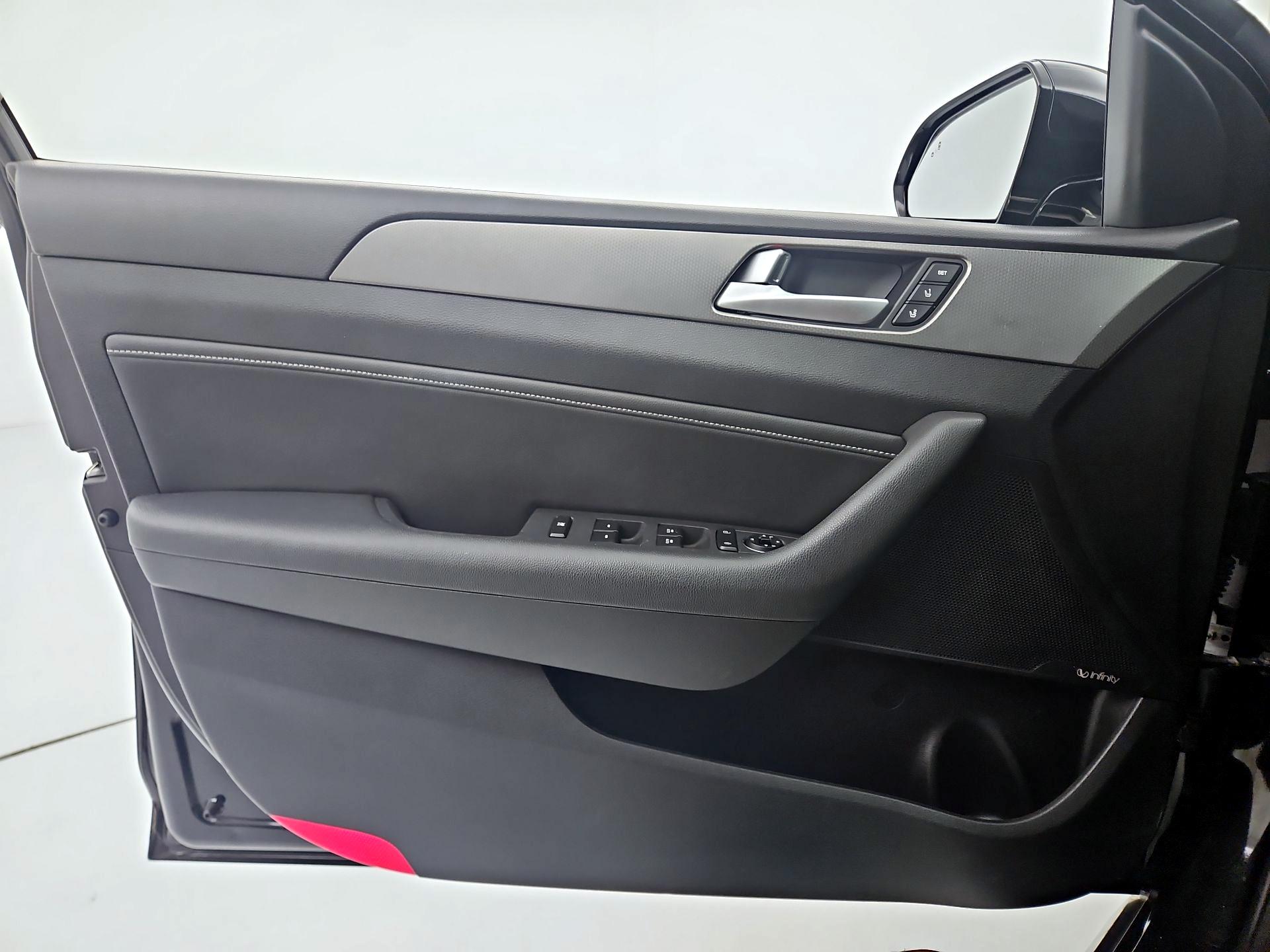 Thumbnail: 2015 Hyundai Sonata - 12