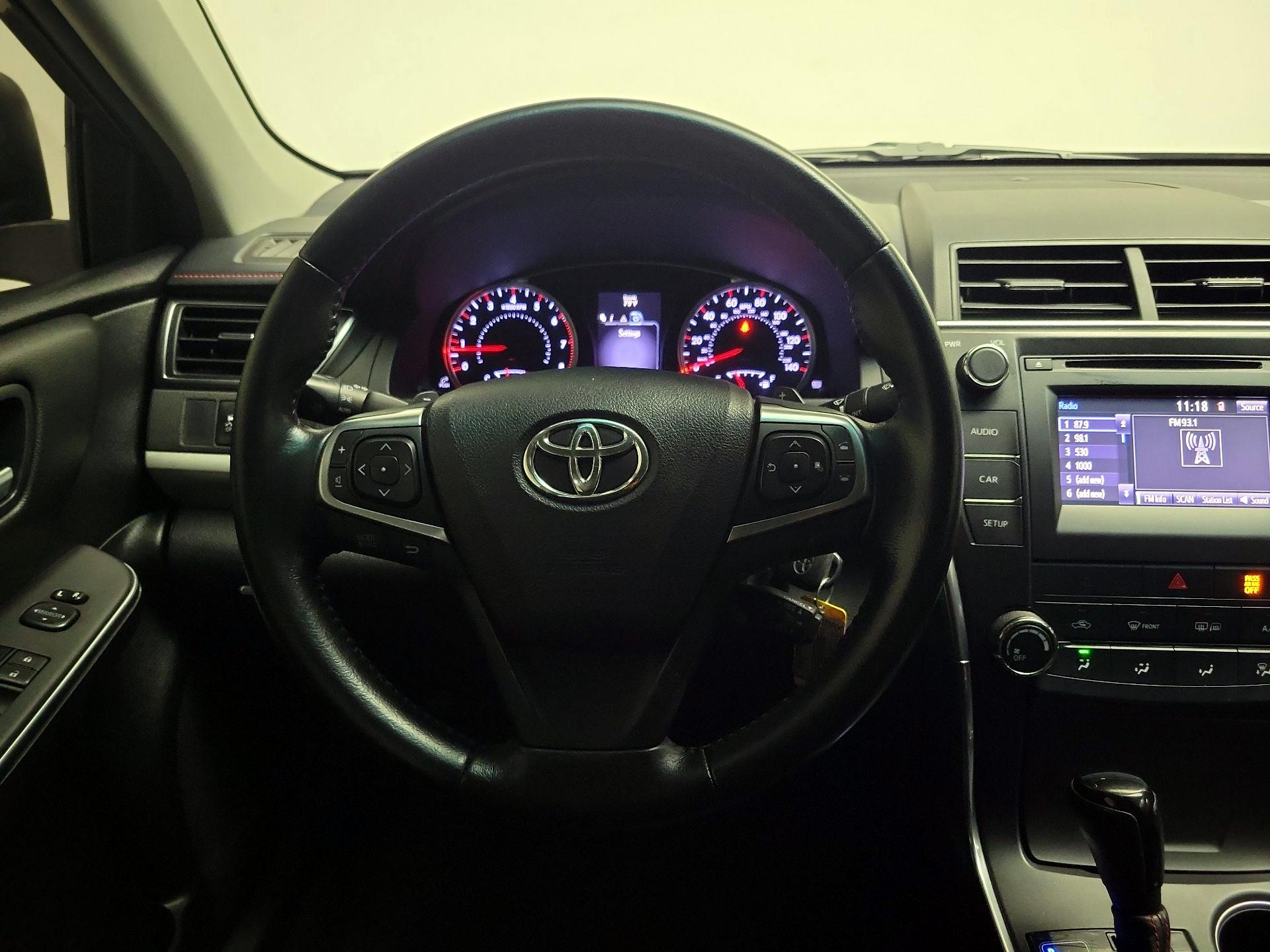 Thumbnail: 2015 Toyota Camry - 10