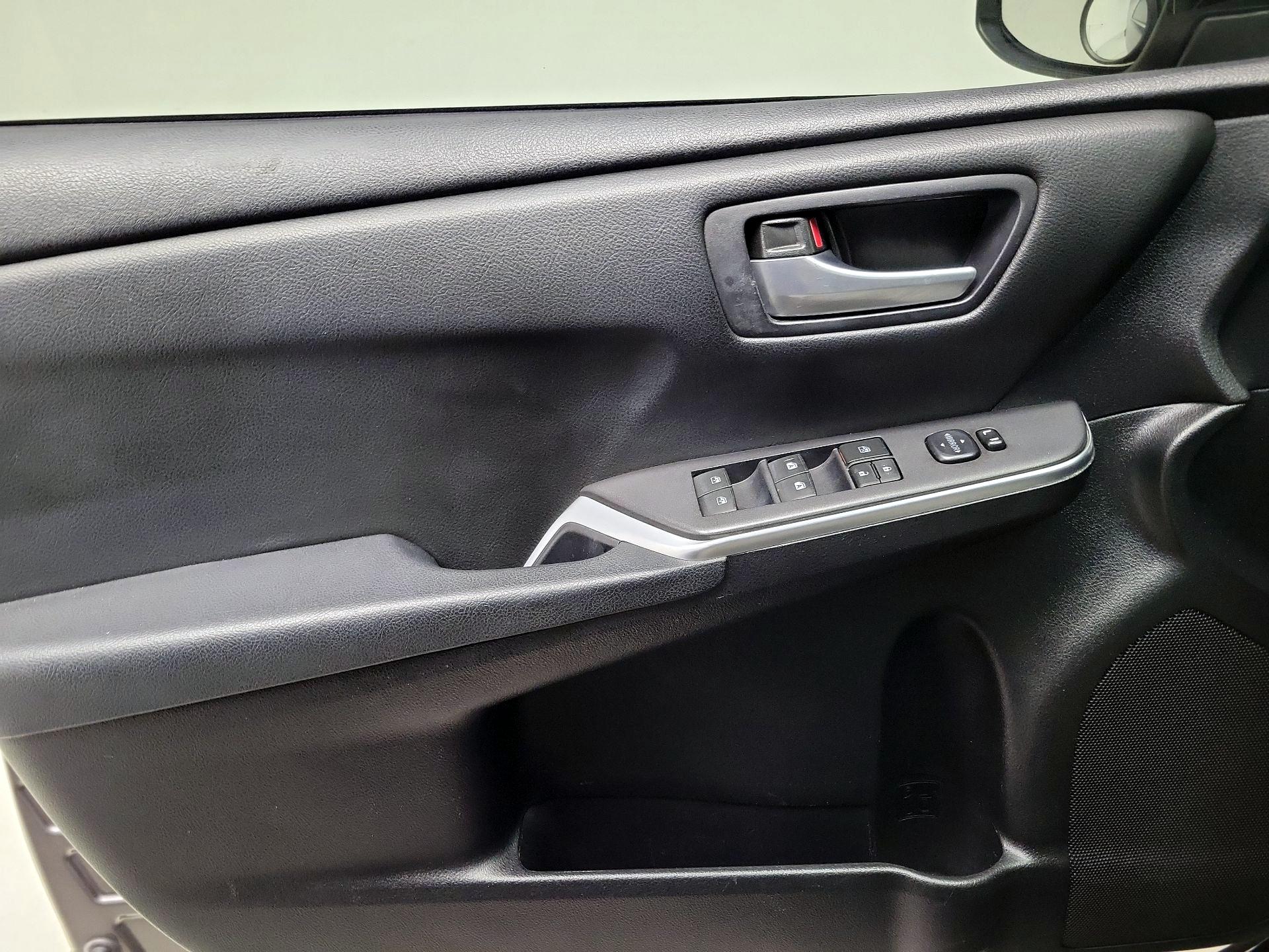 Thumbnail: 2015 Toyota Camry - 12