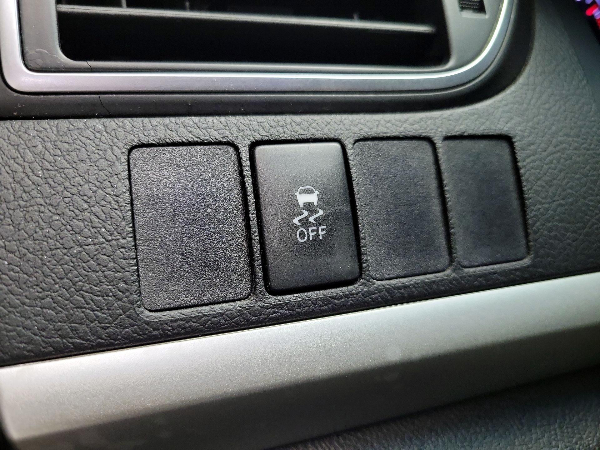 Thumbnail: 2015 Toyota Camry - 13