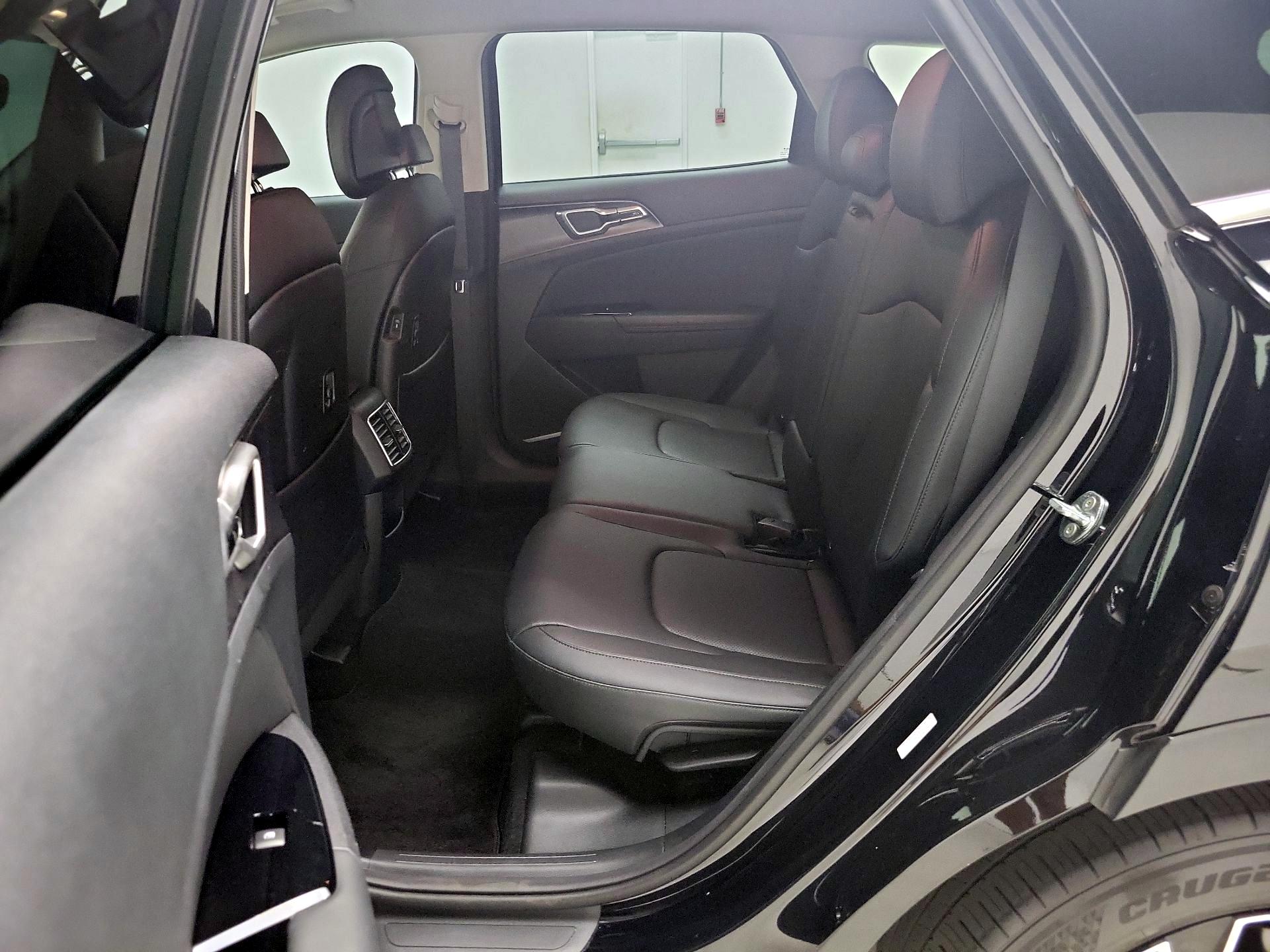 Thumbnail: 2023 Kia Sportage - 20